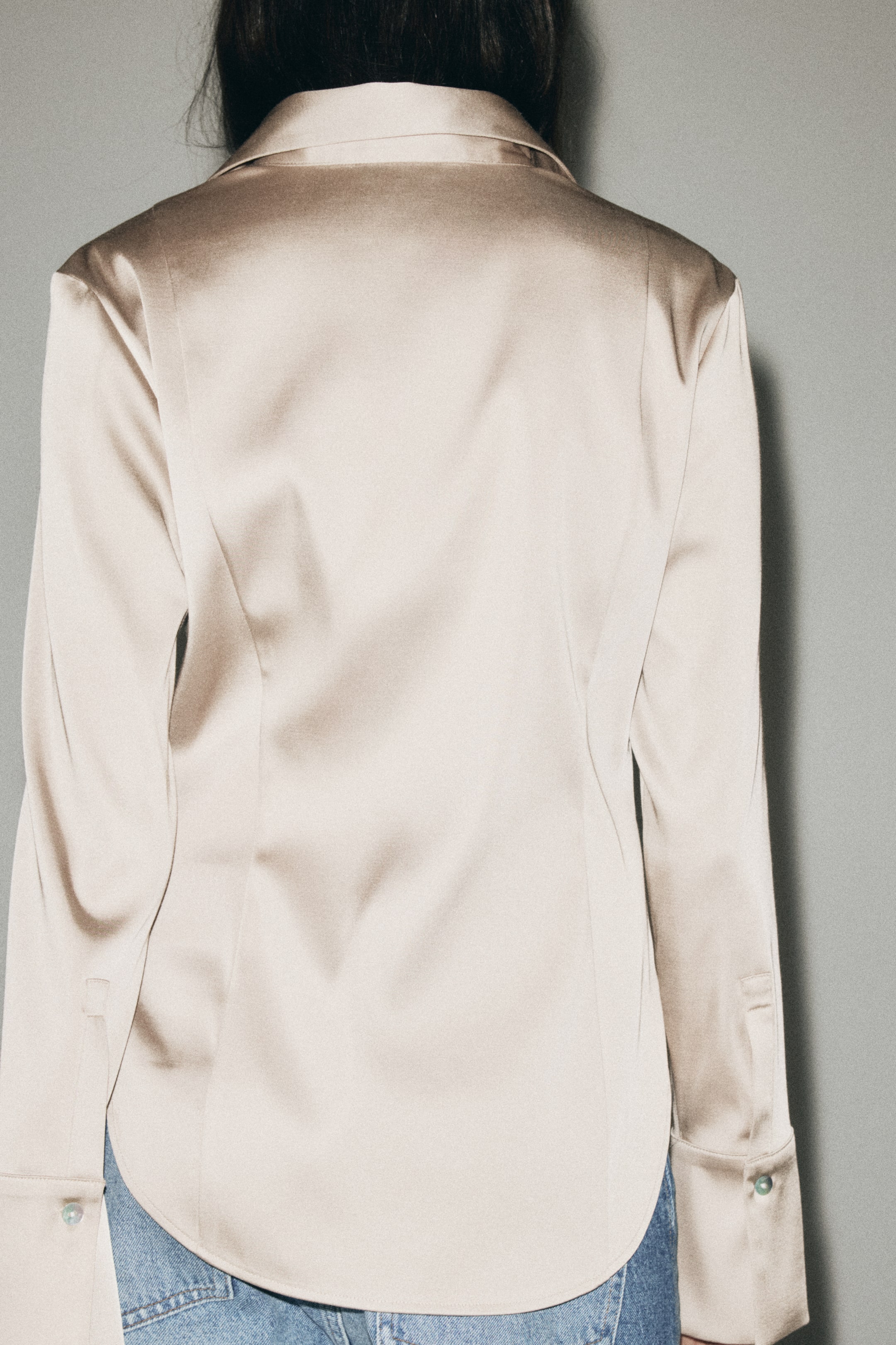 Zobraziť väčší obrázok: Priliehavá keprová košeľa - Béžová - ŽENY | H&M SK 4