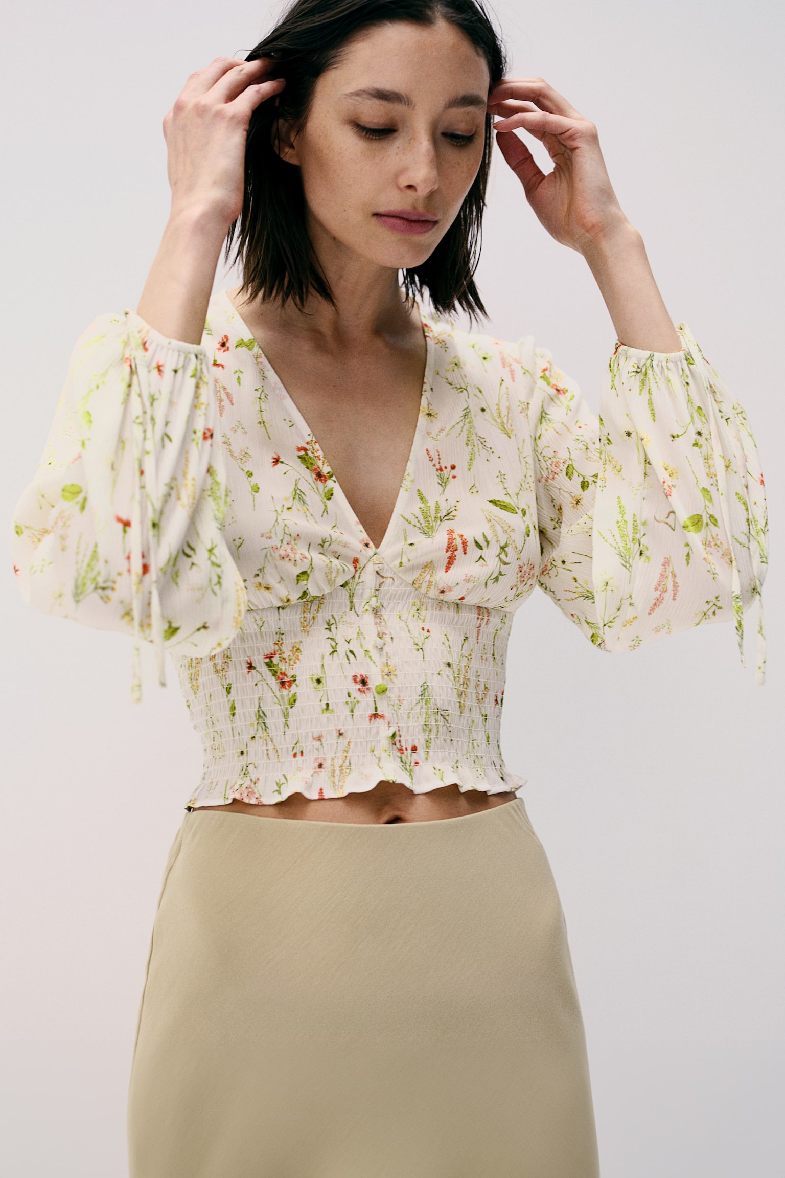 Cropped V-neck Blouse - Cream/Floral/White/Blue floral - 3