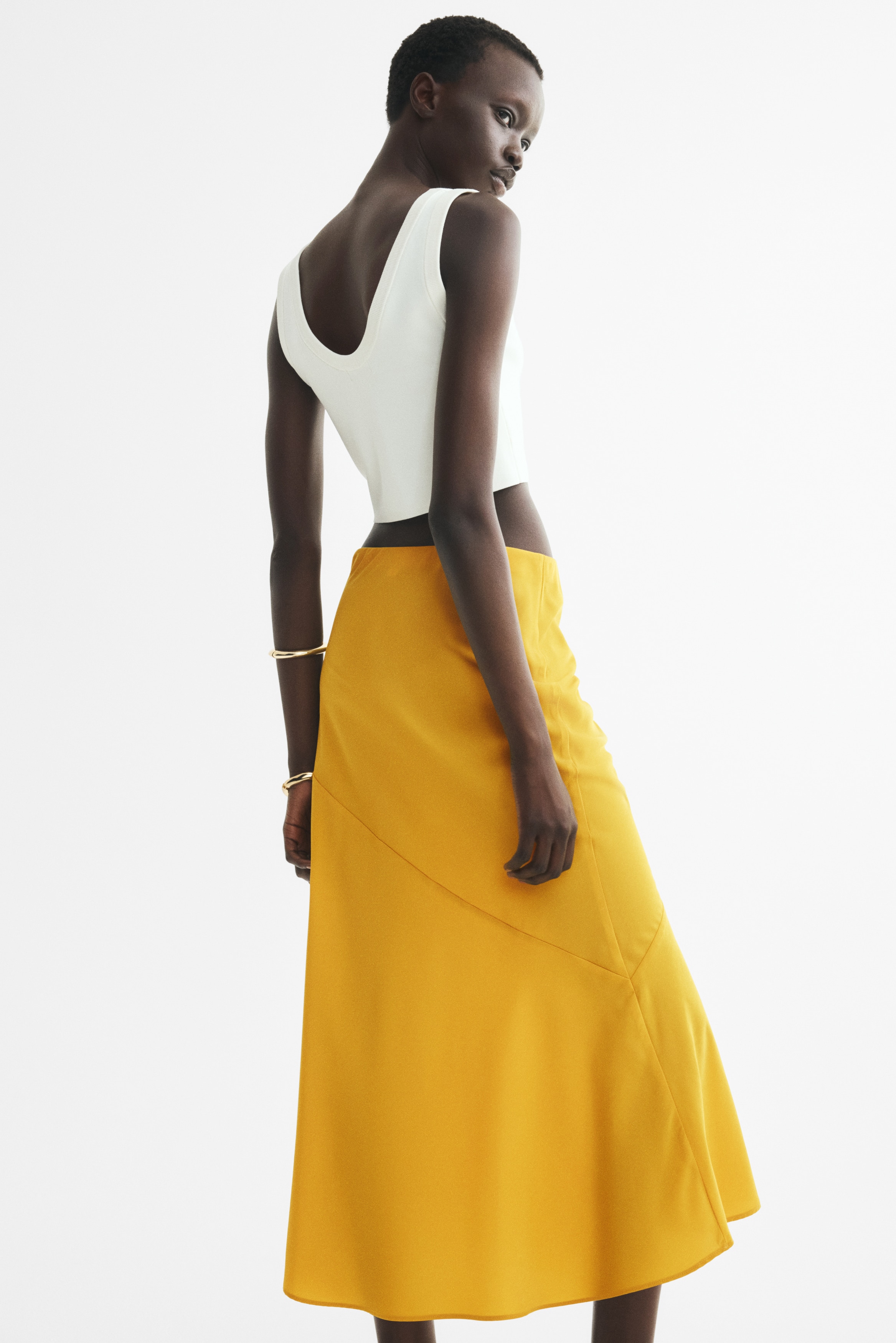 Satin slip skirtModel