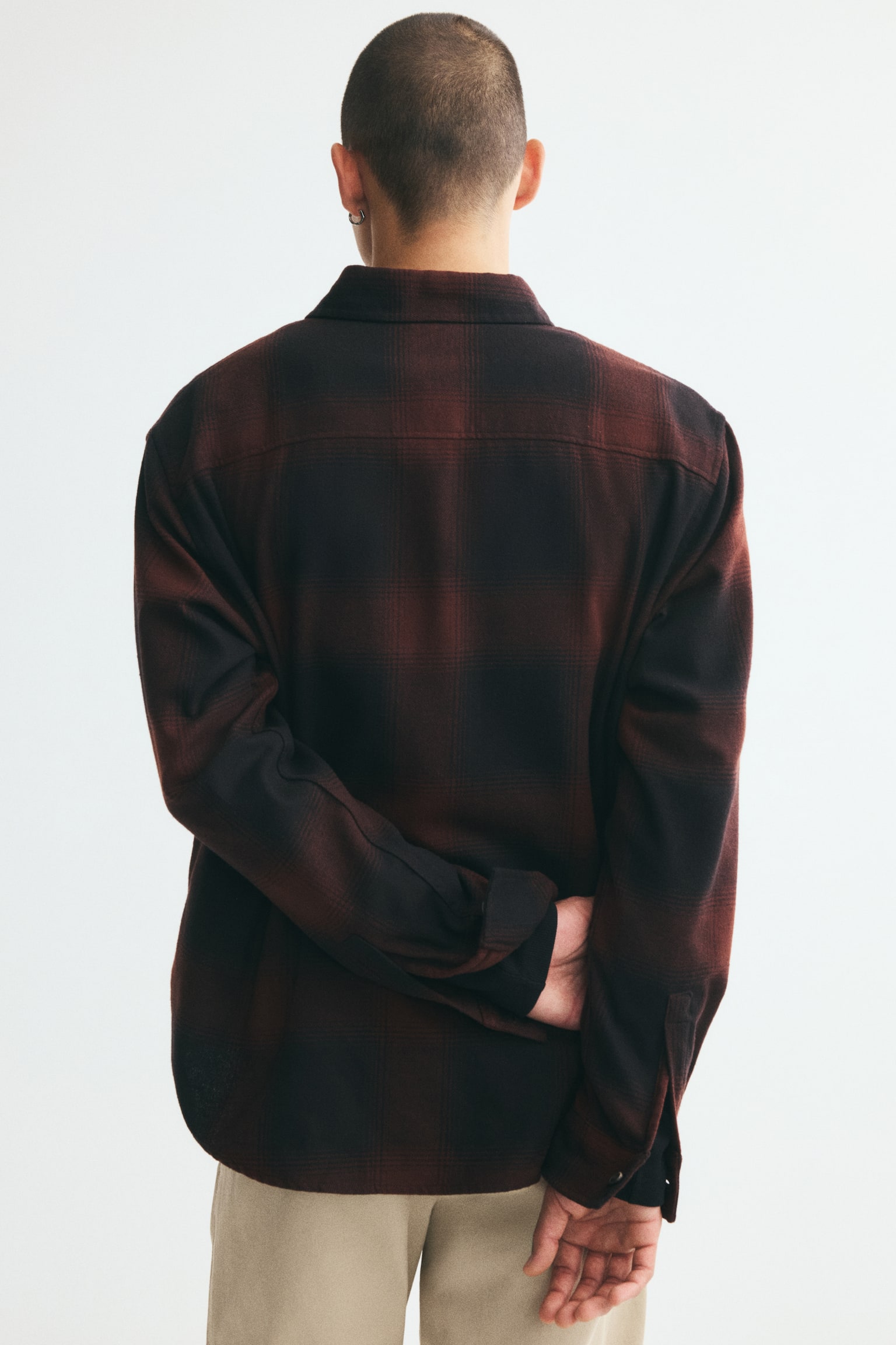 Мужская рубашка H&M Loose-Fit Flannel, цвет: Коричневый / Клетчатый — фото 6
