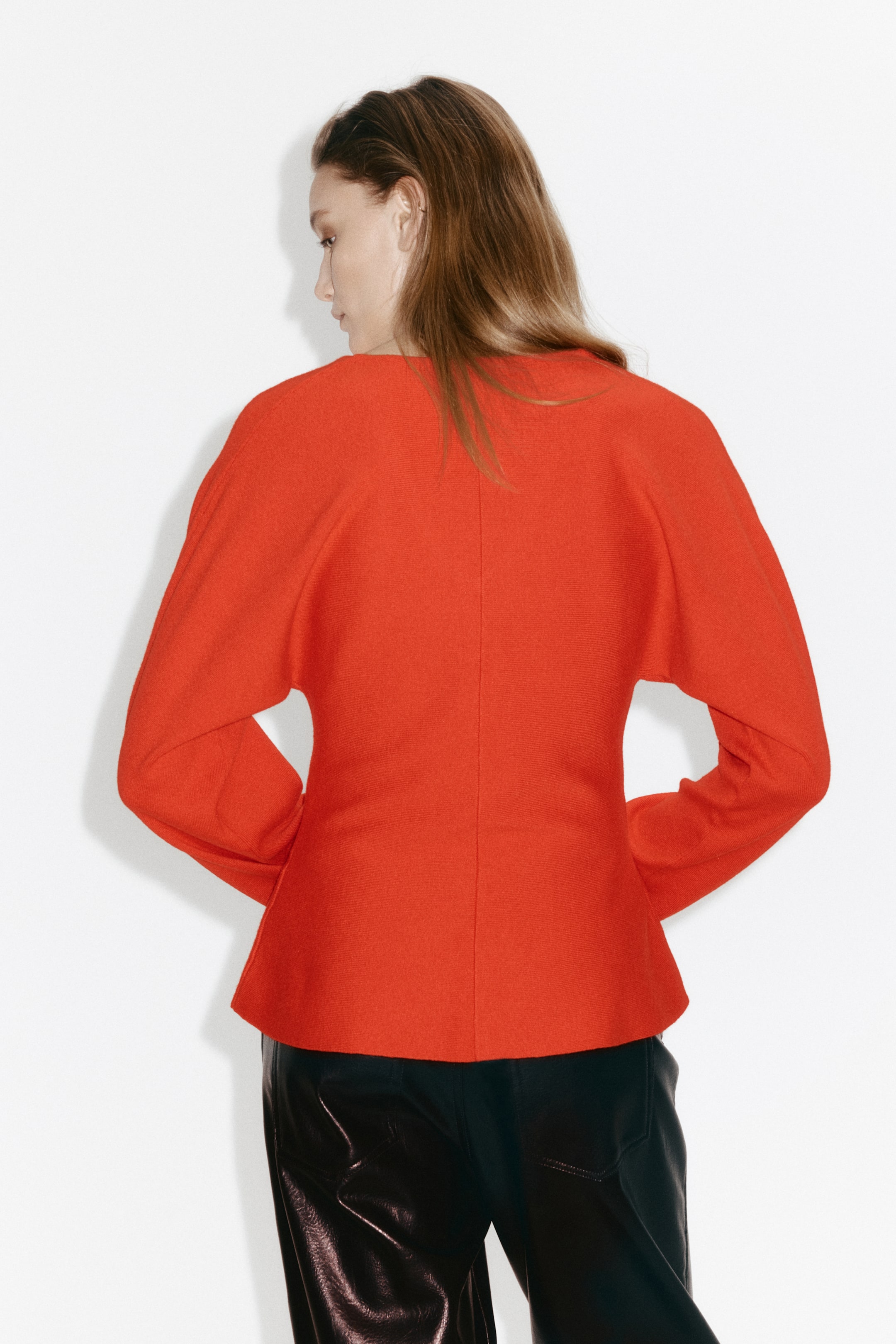 이미지 확대 보기: V넥 니트 탑 - 브라이트 레드 - 여성 | H&M KR 4