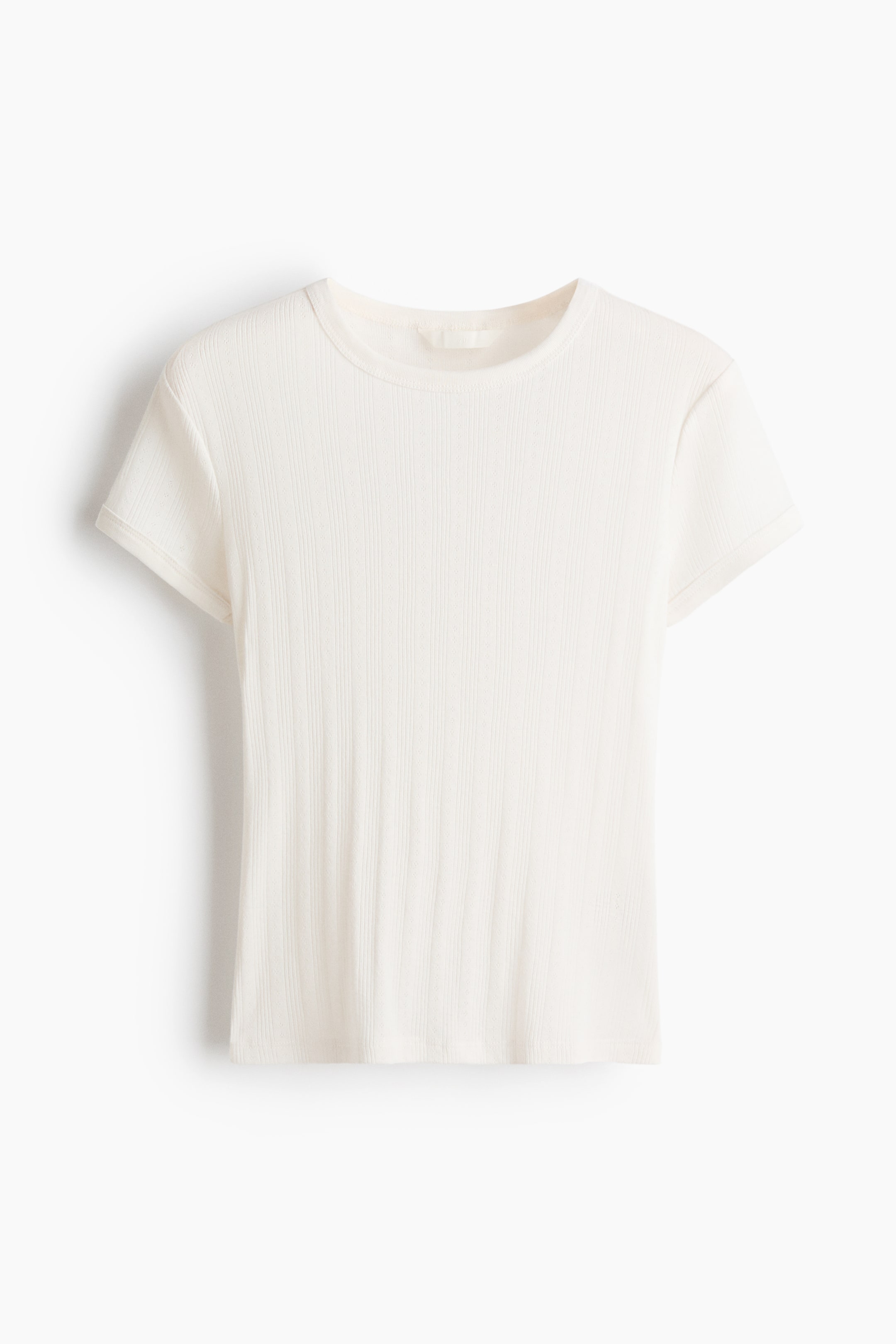 Größeres Bild ansehen: Ein off-white geripptes T-Shirt wird von vorne präsentiert. Es verfügt über einen Rundhalsausschnitt und kurze Ärmel.