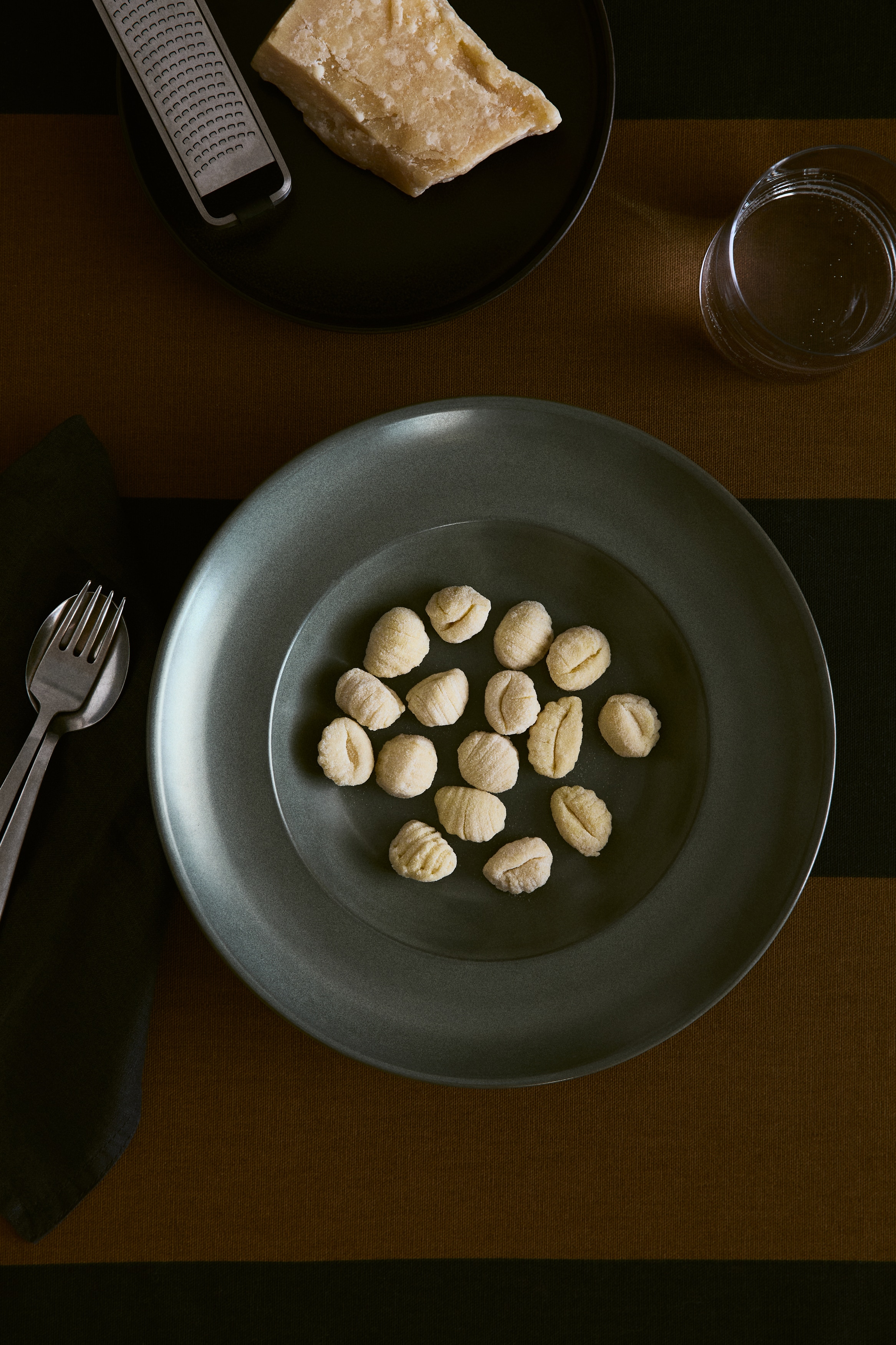 2'li Reaktif Sırlı Çukur Tabak - Tozlu yeşil/Siyah/Açık bej