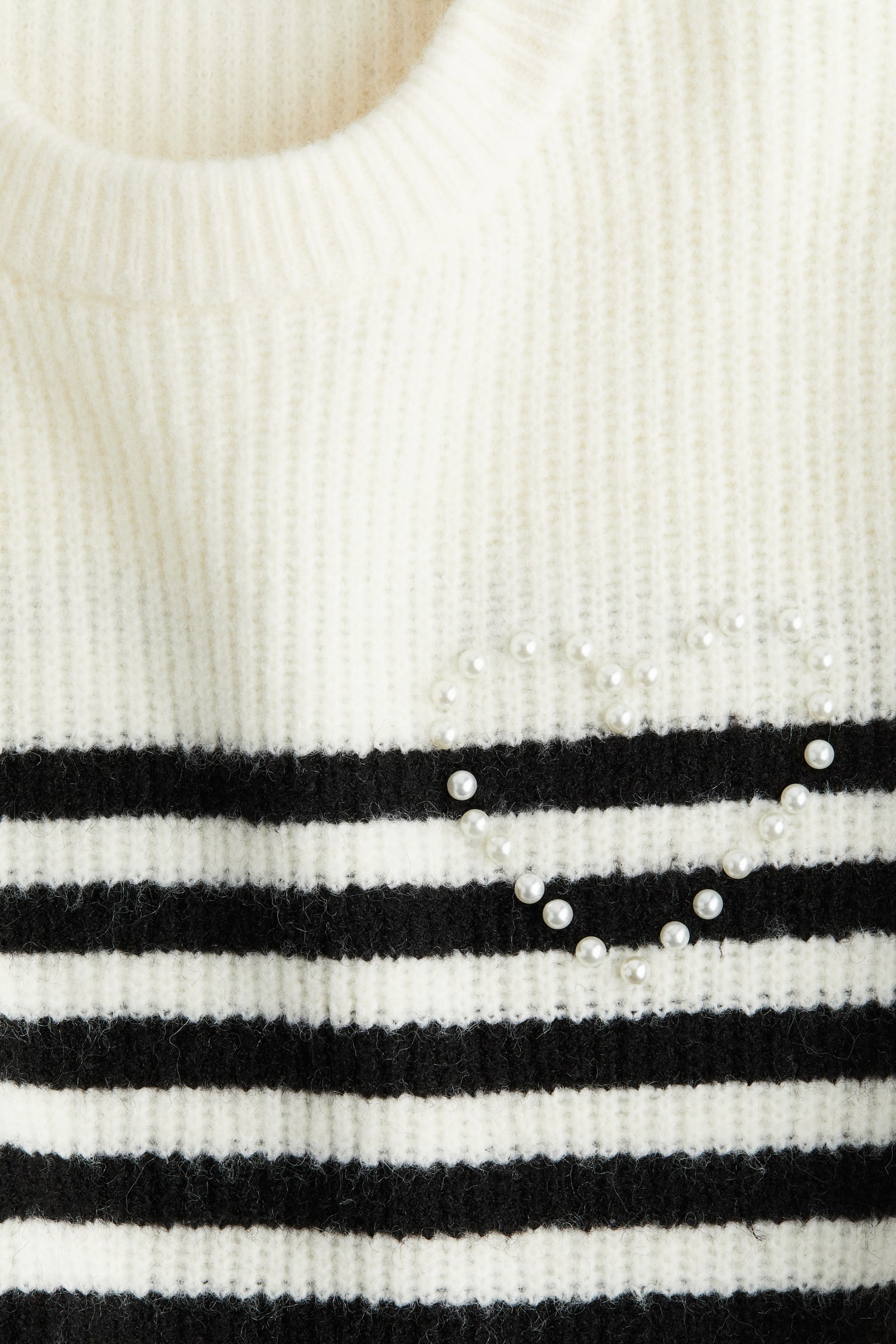 סוודר בעיטור אבני חן מלאכותיות - לבן/פסים/אדום כהה/פפיון - 2