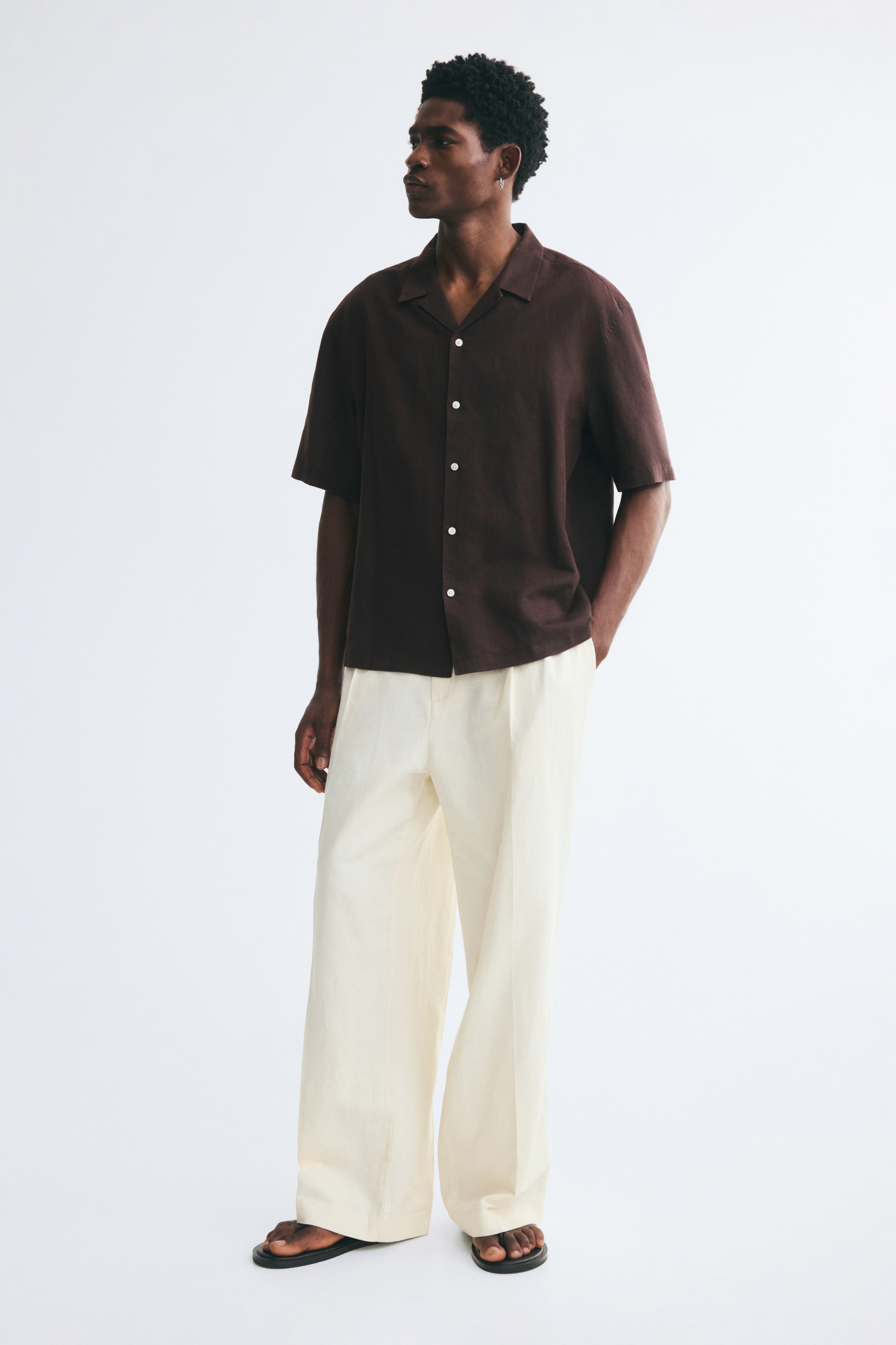 Áo sơ mi hai ve linen pha Relaxed Fit - Màu nâu đậm/Màu xanh dương nhạt
