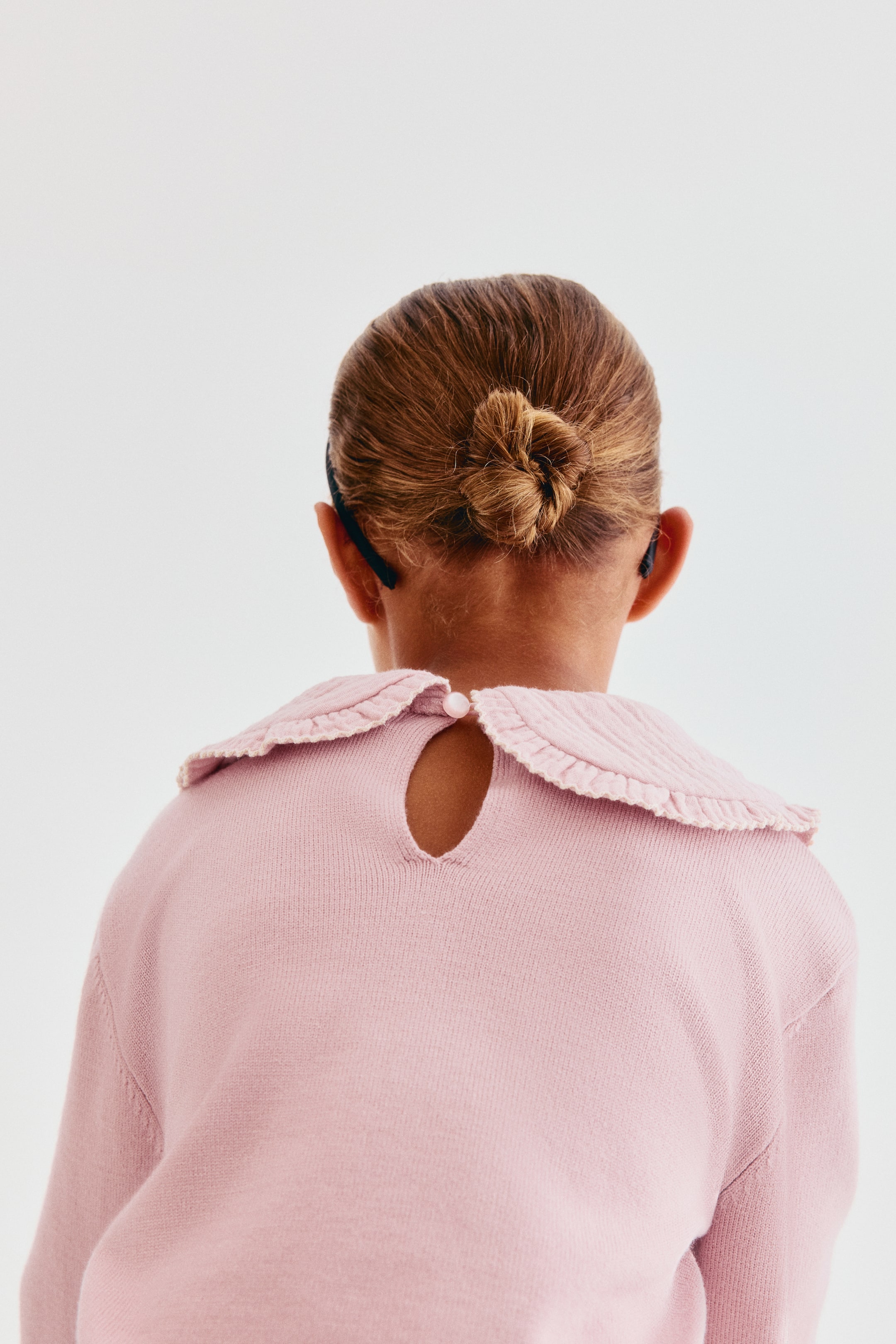 Sweater with Peter Pan Collar