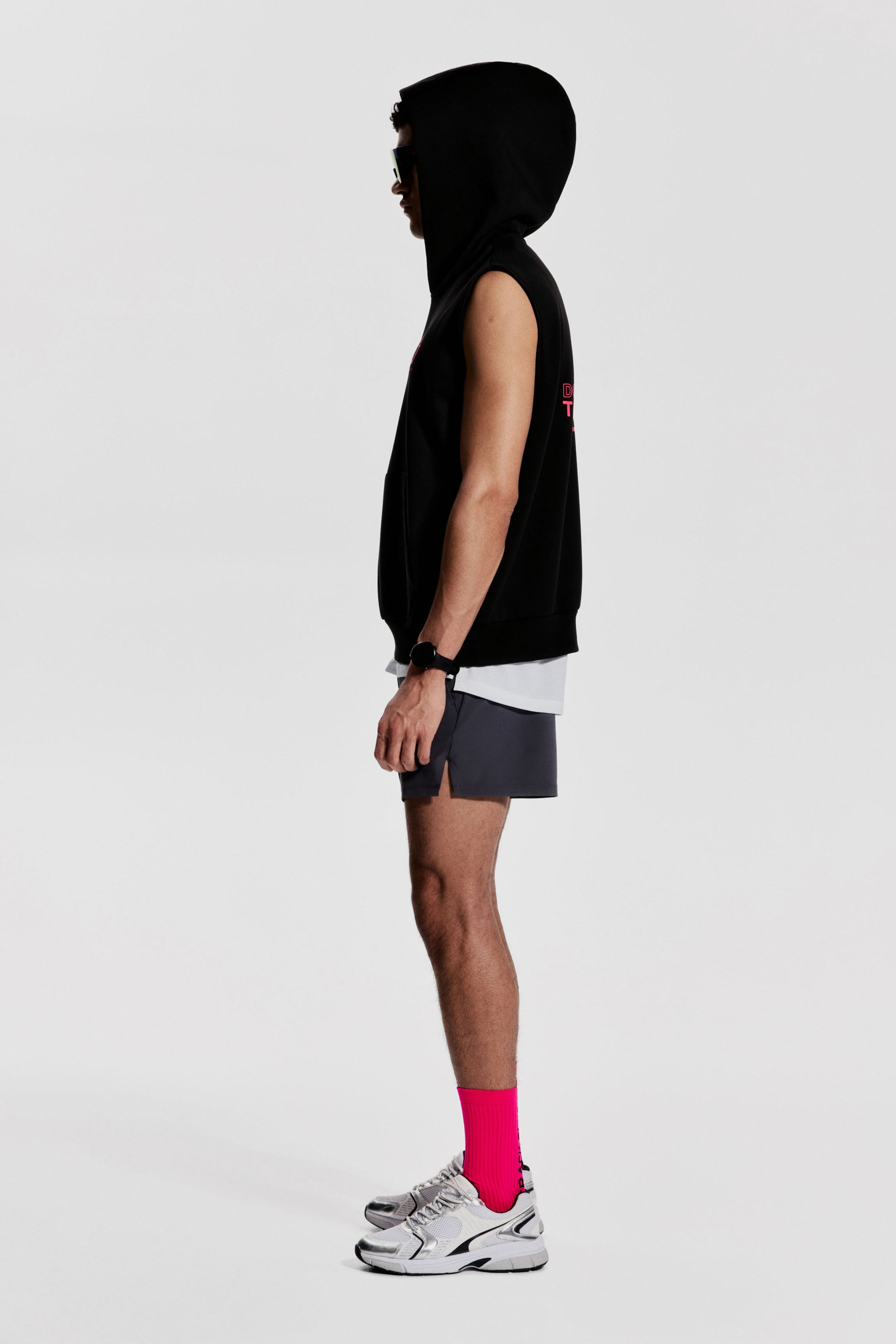 Loose Fit Sleeveless sports hoodie with DryMove™