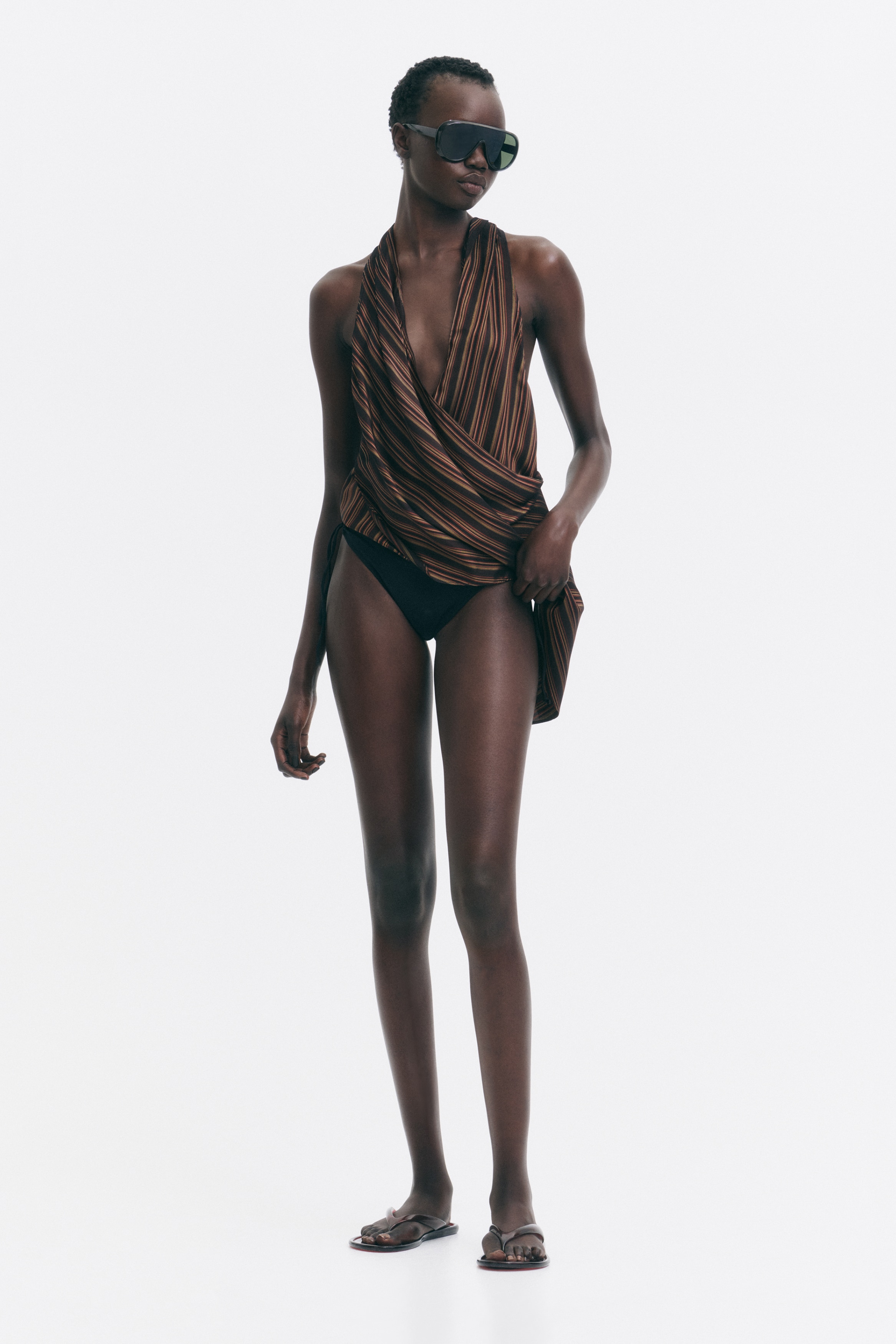 Top corto en tejido jacquardModelo
