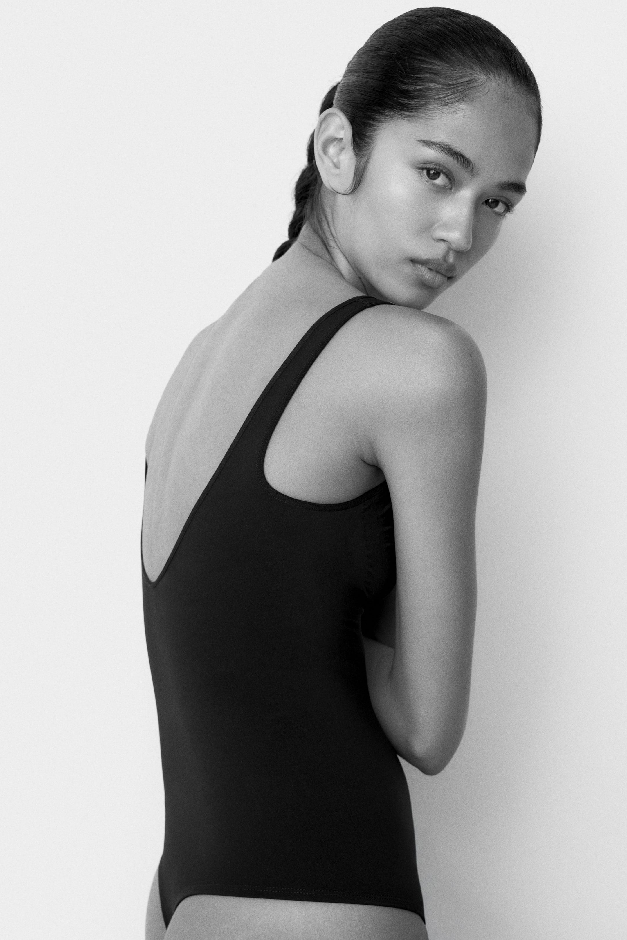 Visa större bild: Stringbody Firm shape Sculpting - Svart - DAM | H&M FI 1