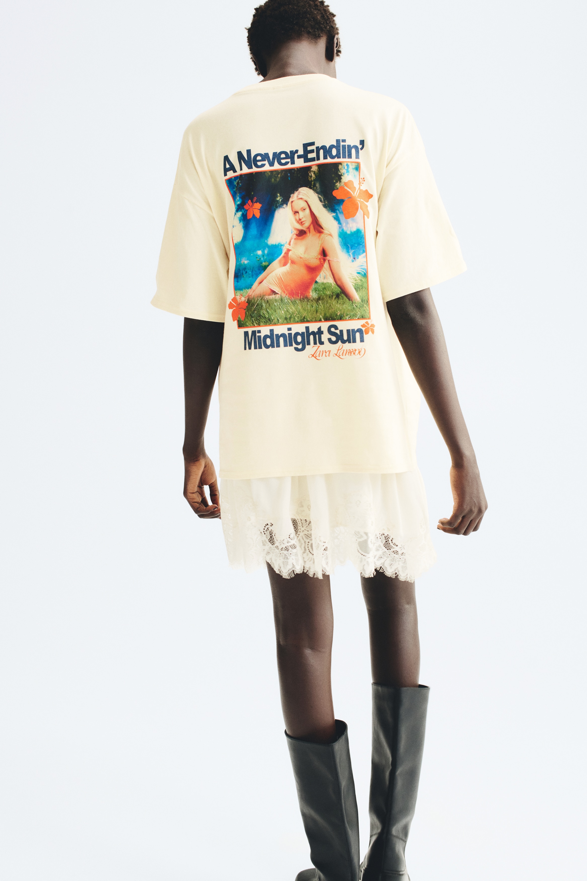Áo thun dáng thụng in hình - Màu vàng nhạt/Zara Larsson/Màu nâu/Condé Nast Traveller/Màu xám than/Zara Larsson/Màu đen/Sabrina Carpenter/Màu đen/Nirvana/Màu xám đậm/The Cure/Màu kem/The Rolling Stones/Màu kem/Nice/Màu be nhạt/Sabrina Carpenter