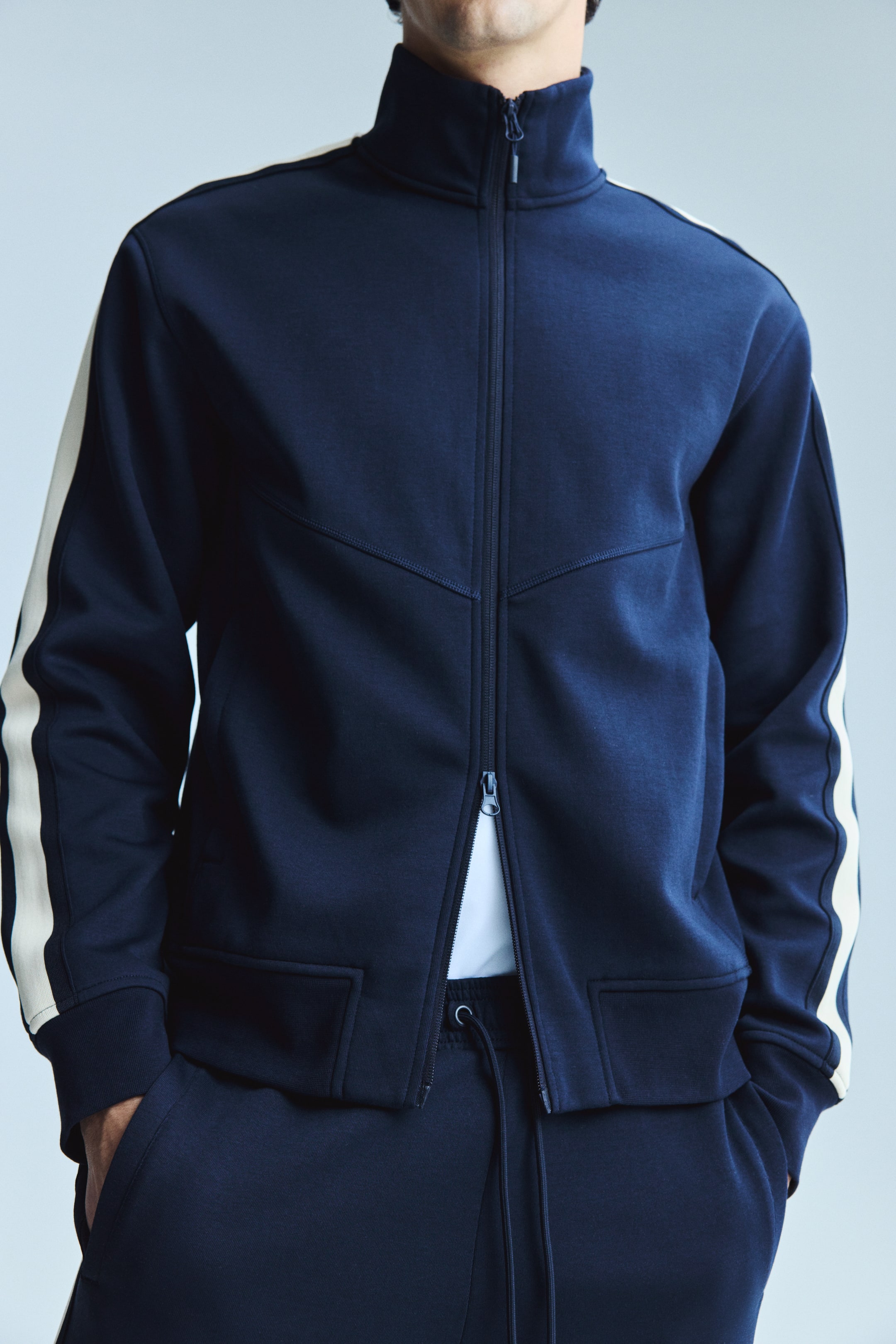 Grösseres Bild ansehen: Trainingsjacke mit DryMove™ in Regular Fit - Dunkelblau - HERREN | H&M CH 2
