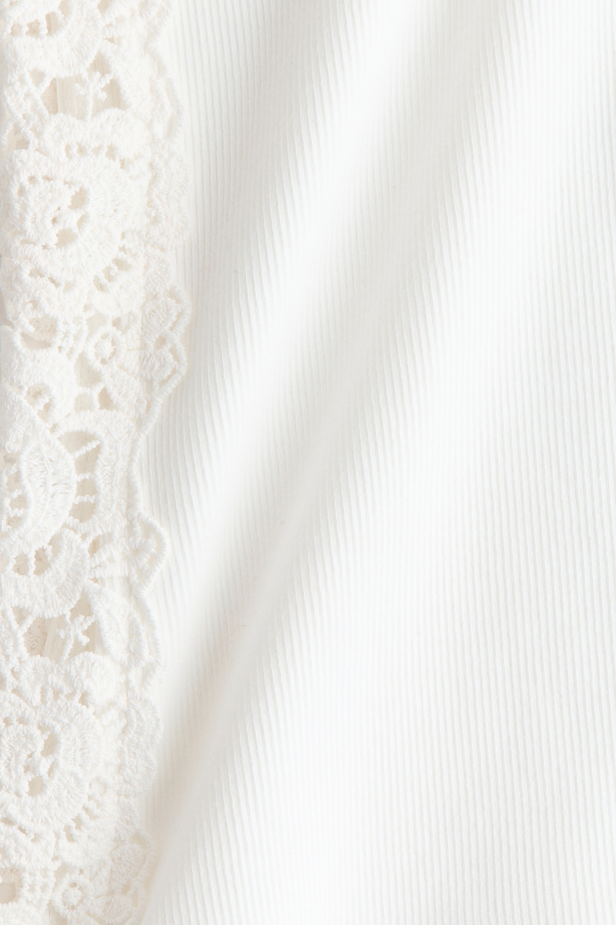 Camisole côtelée avec dentelle