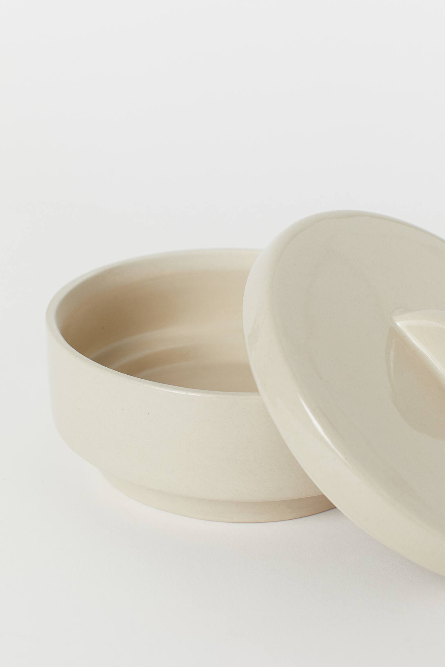Boite M en grès H 9,5cm - blanc laiteux tachetée