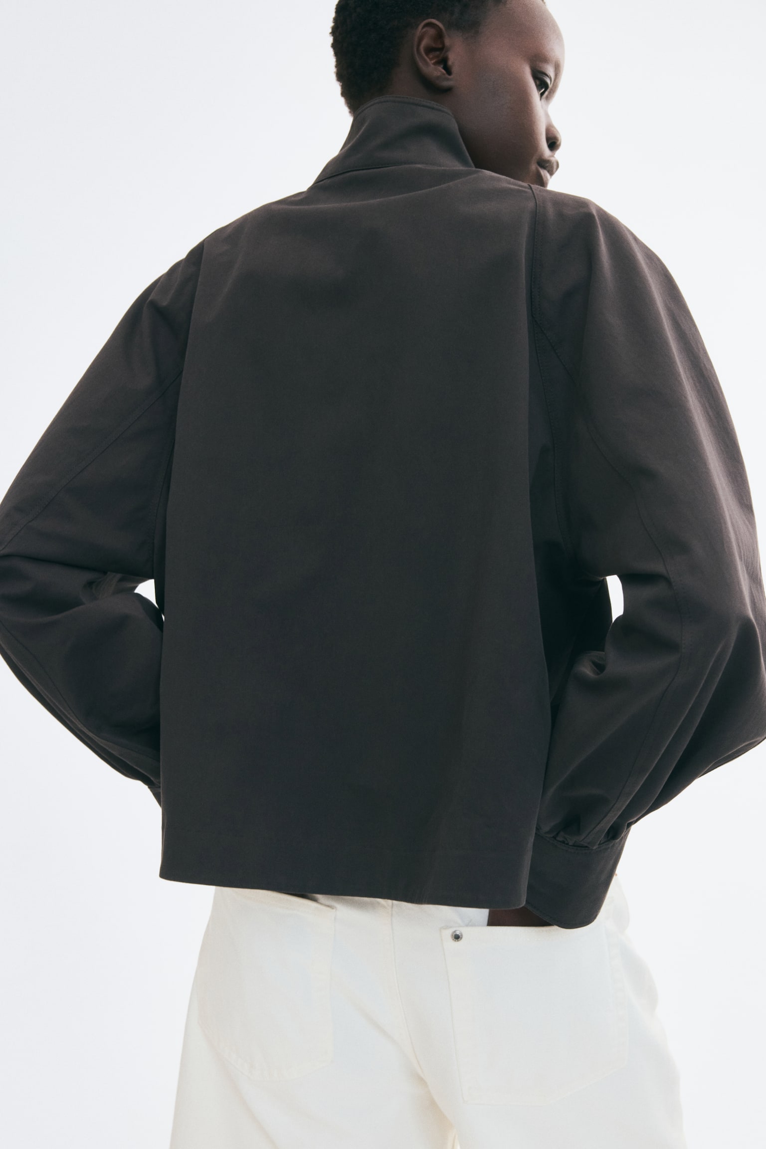 Женская куртка H&M Oversized Twill, цвет: Тёмный коричневый — фото 6