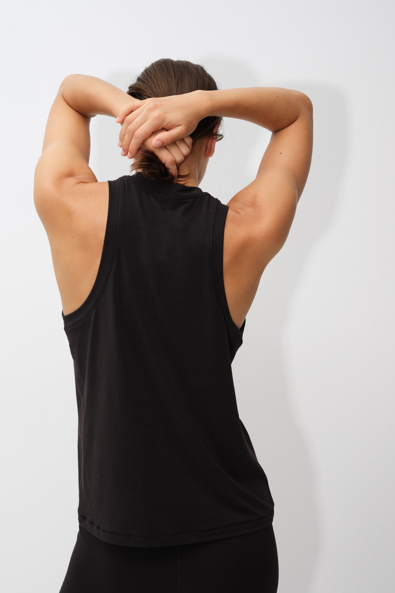 Женский топ H&M Regular-Fit Sports Tank Top with DryMove™, цвет: Чёрный — фото 5