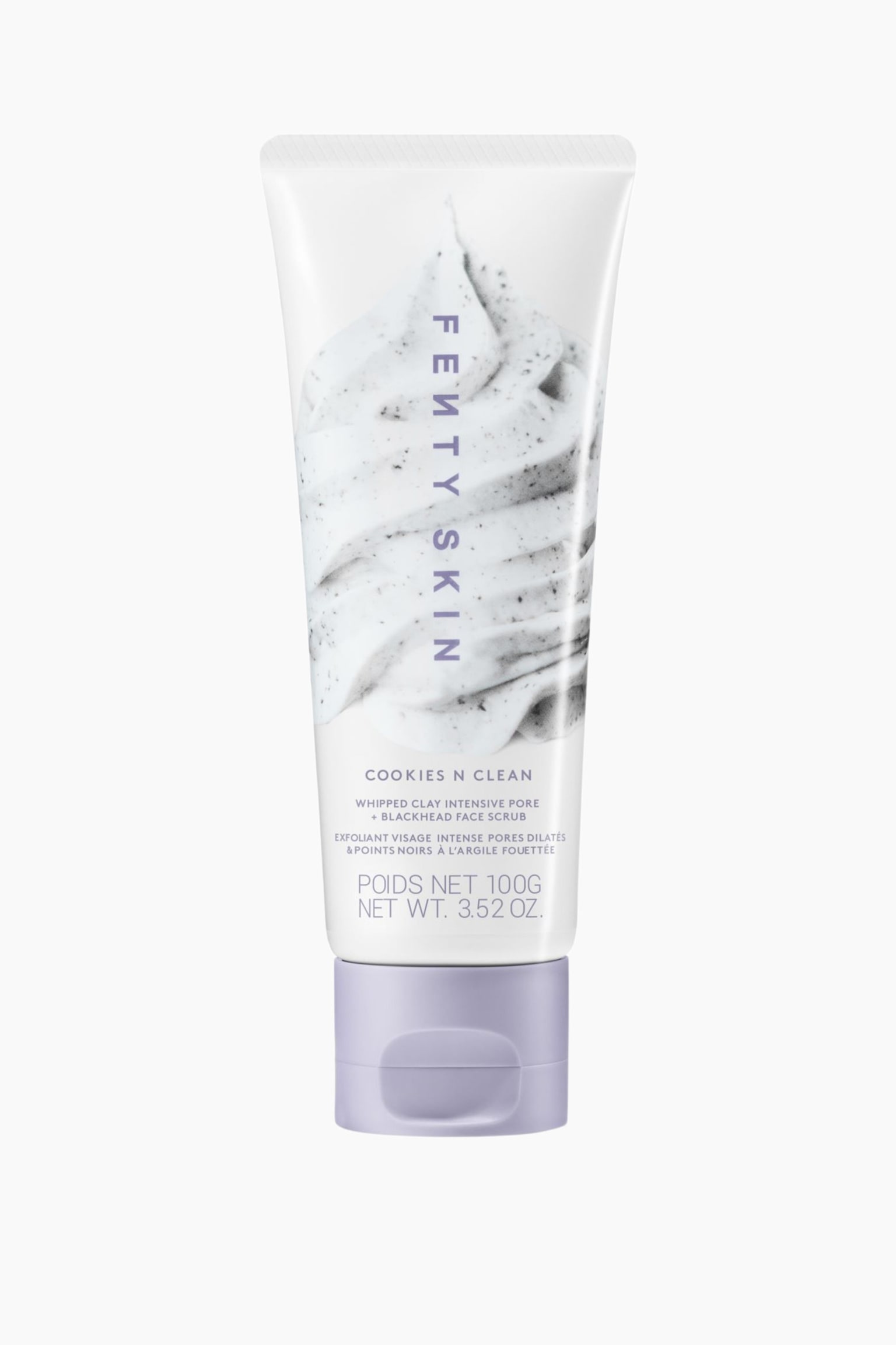 En vit klämtub med Cookies N Clean Intensive Pore + Blackhead Scrub står upprätt och har ett ljuslila flip-top-lock. Tubens framsida visar en grafik av vispad vit lera med mörka partiklar, och varumärkesnamnet "FENTY SKIN" löper vertikalt i lila. - 1