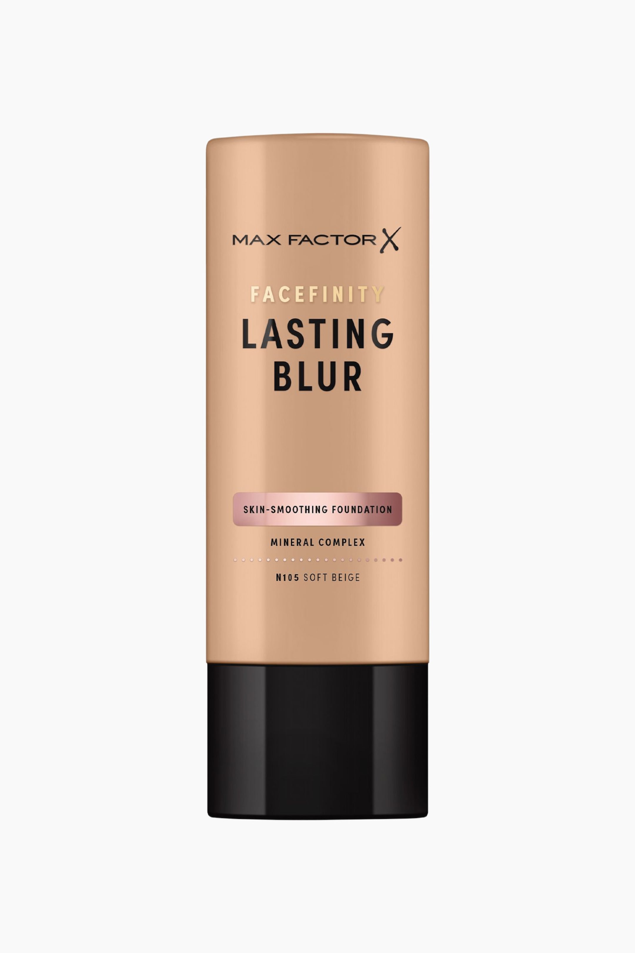 Vis større bilde: En sylindrisk flaske med Max Factor Facefinity Lasting Blur Foundation i nyansen N105 Soft Beige står oppreist og vender forover. Den beige tuben har brandingtekst i gull og svart med et metallisk rosa bånd over midten, alt hvilende på en solid svart kork.