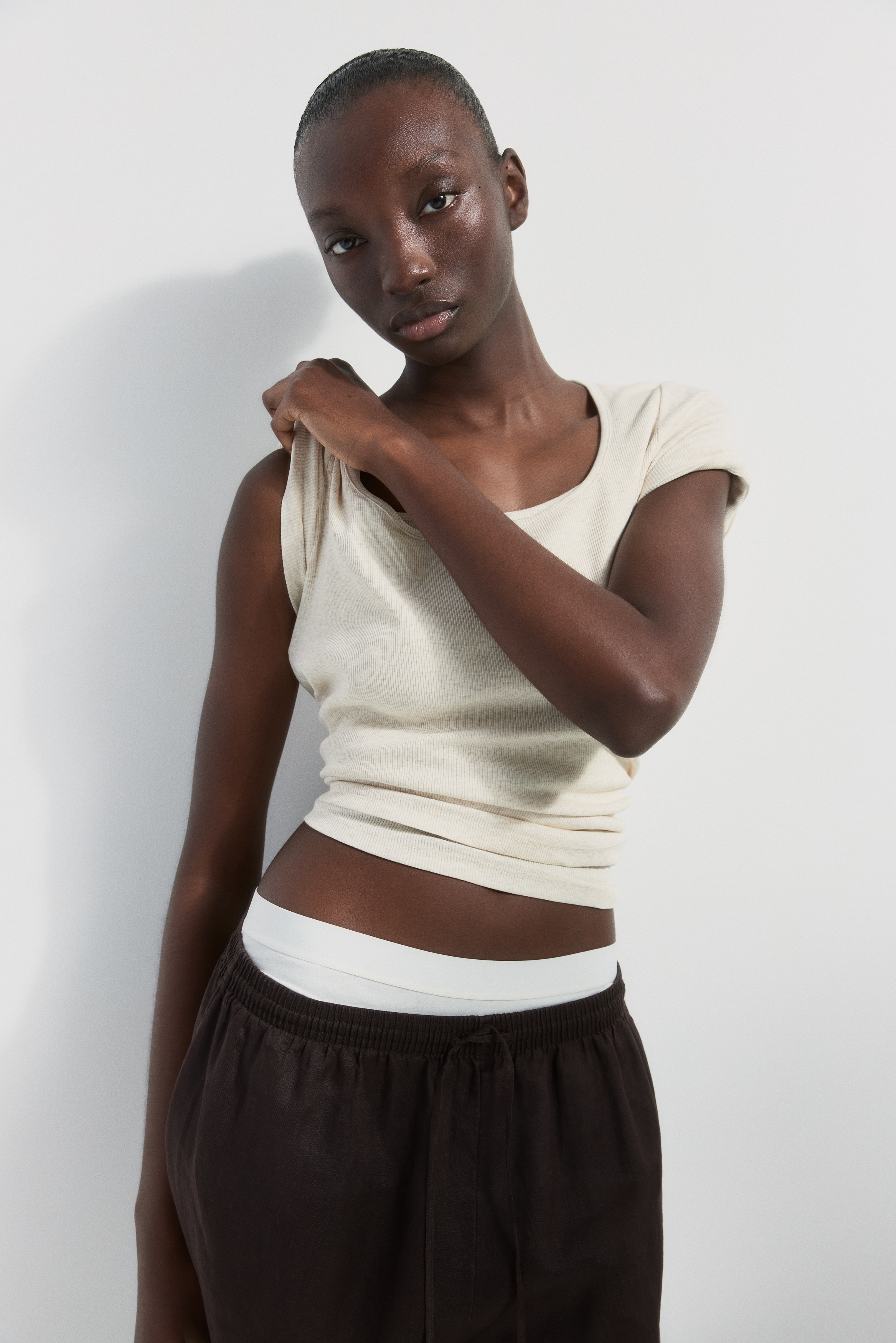 トップス SQUARE NECK LADY LIKE PLEATS TOP Square Neck Tops | Long Sleeve, Vest, T-Shirt & Crop | H&M MY