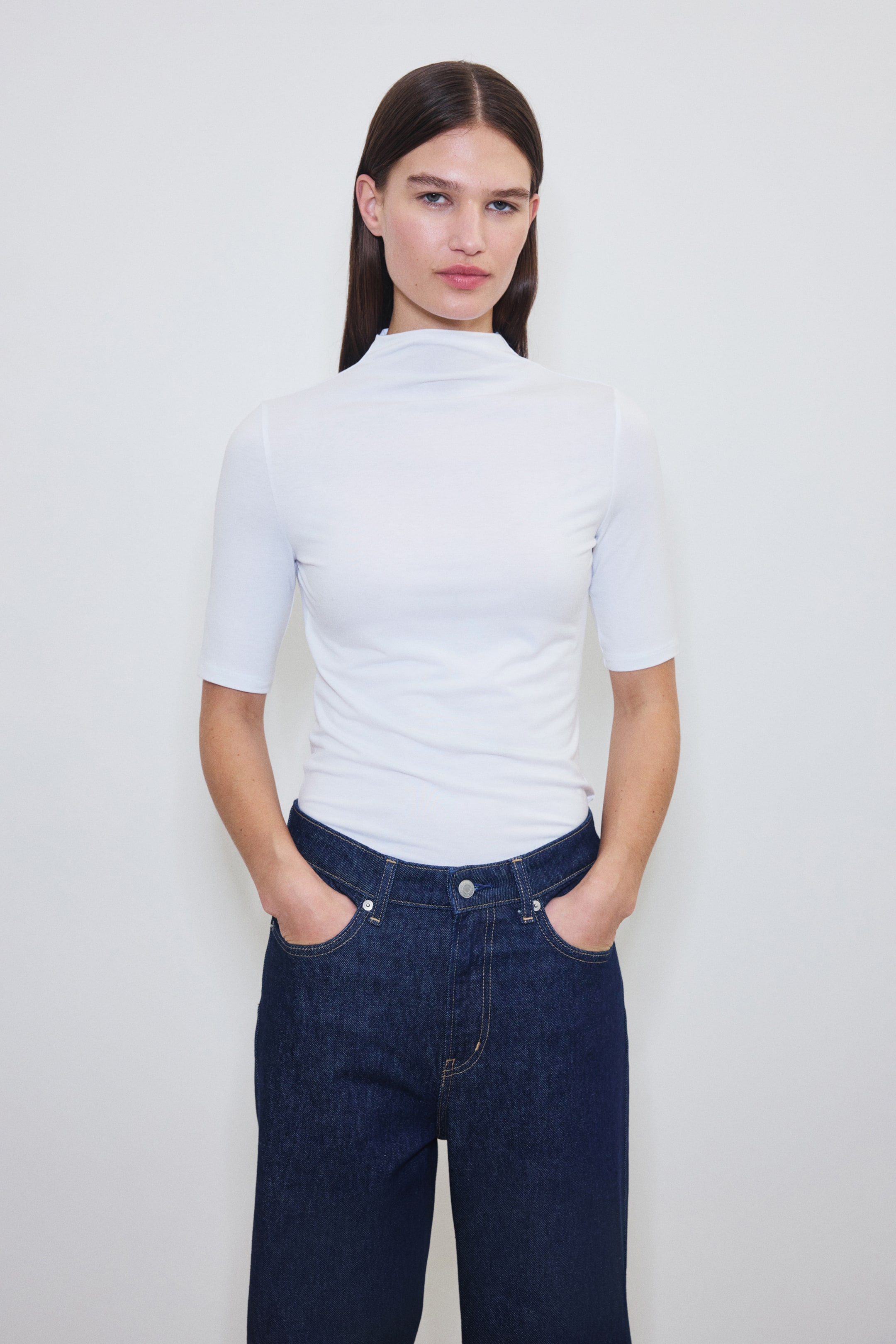 Переглянути збільшене зображення: Футболка Warming Slim Fit із високим коміром - Білий - Ladies | H&M UA 1