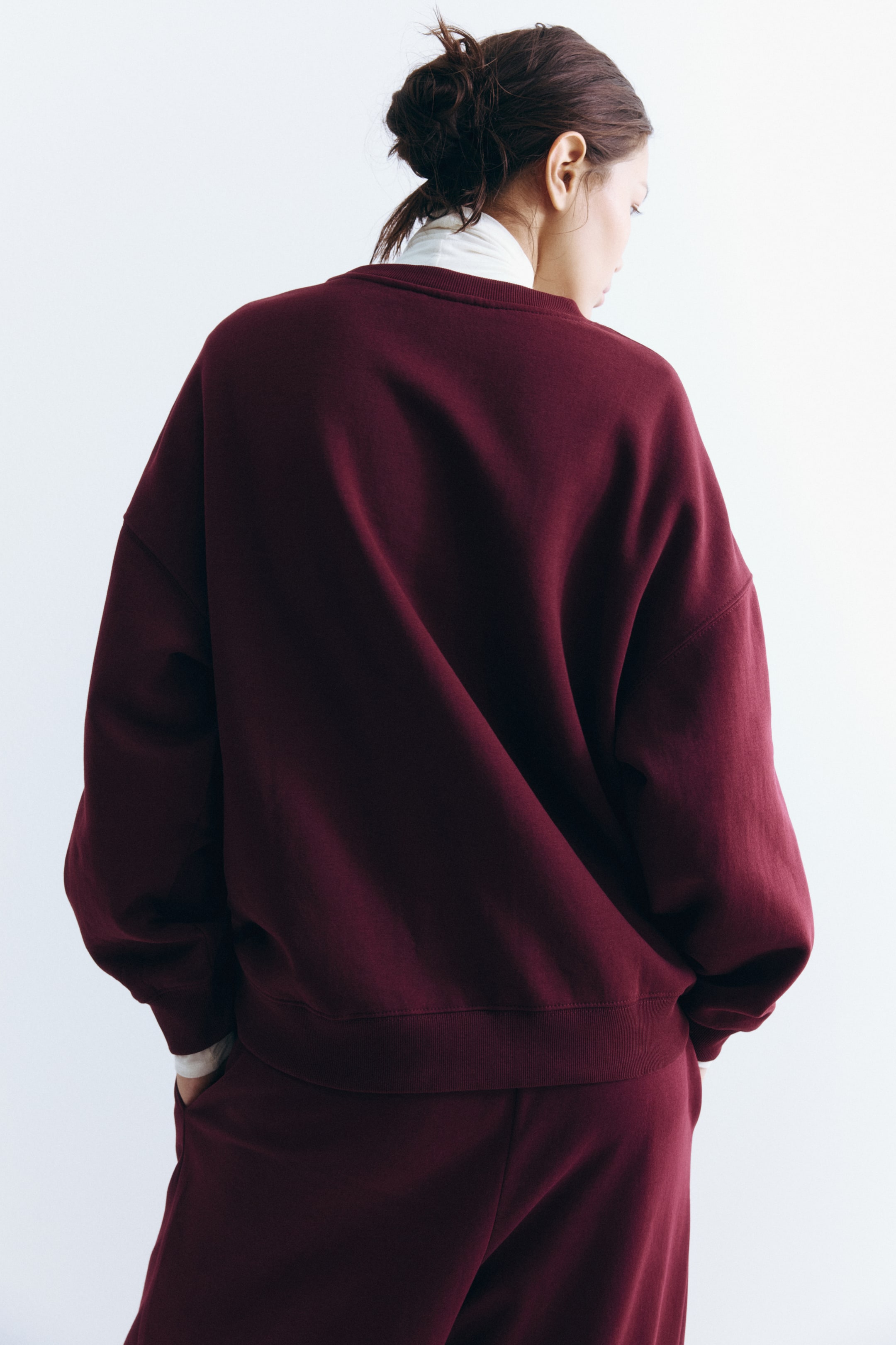 View larger image: Oversized sweatshirt - Burgundy - Ladies | H&M 4