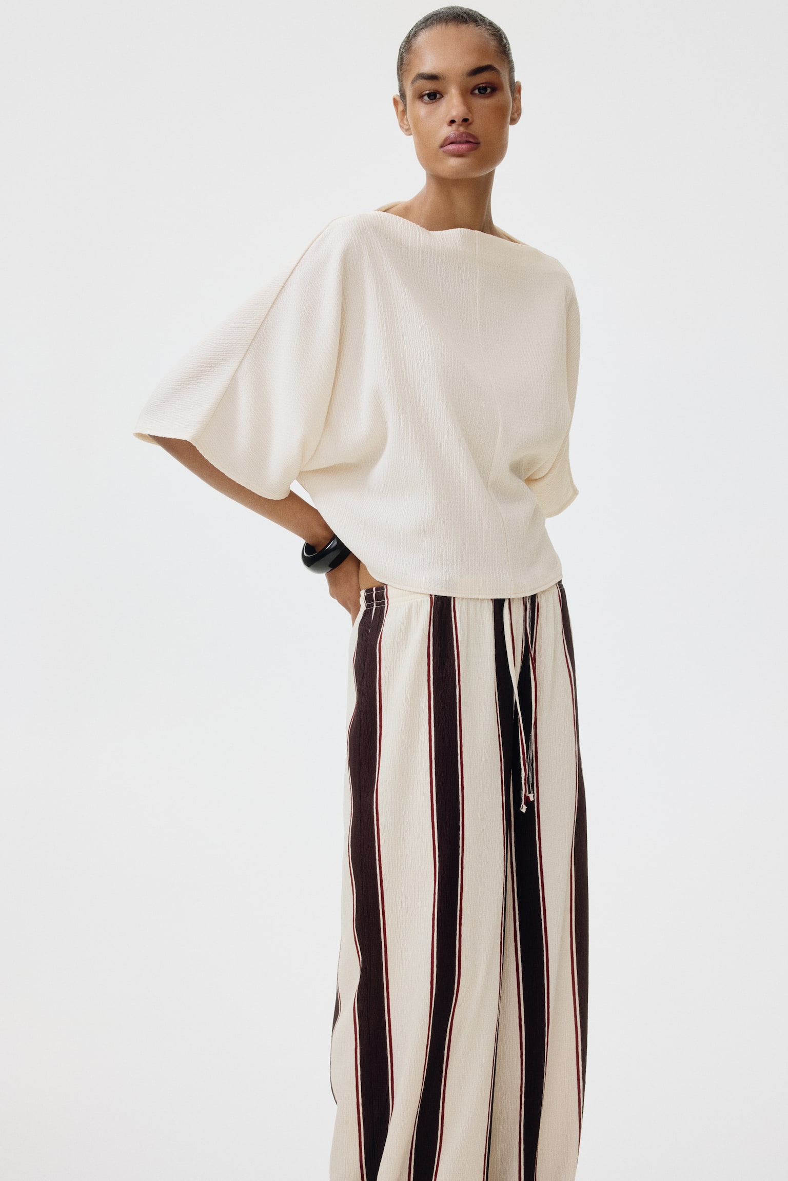 Crinkled boat-neck top - Light beige/Light pink/Rust red/Dark brown - 1