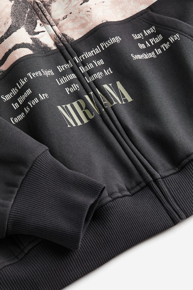 Oversized hoodie med lynlås og tryk - Sort/Nirvana/Beige/Nirvana/Hvid/Smiley®/Lysegrå/Formula 1/Sort/NFL/Creme/Nuser - 3