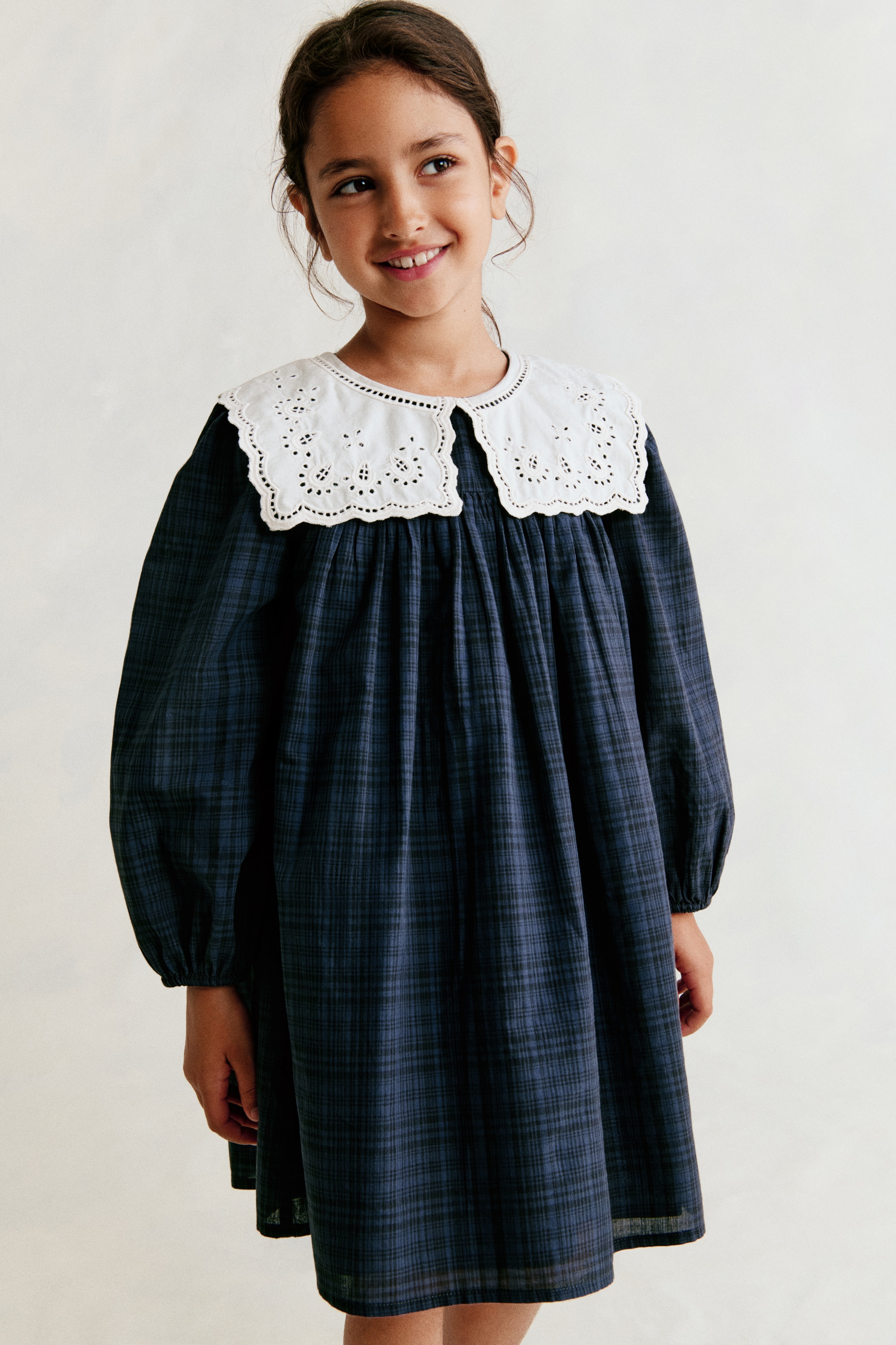 Robe en mousseline avec col vintageModèle