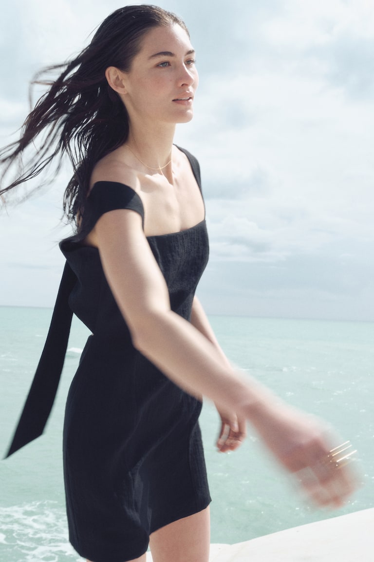 Kalinga Ashok Redhead Boots For Youth Off Shoulder Beach Dress