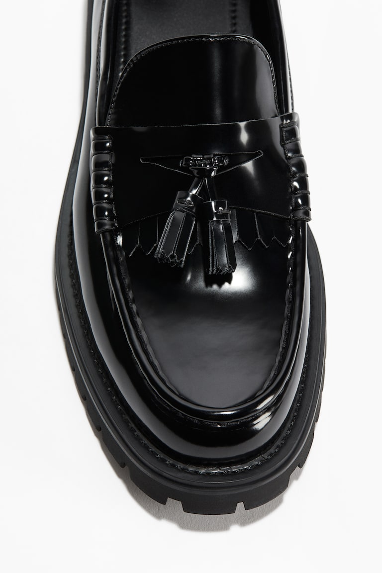 H&M Ribbed cotton T-shirt — Tasselled loafers