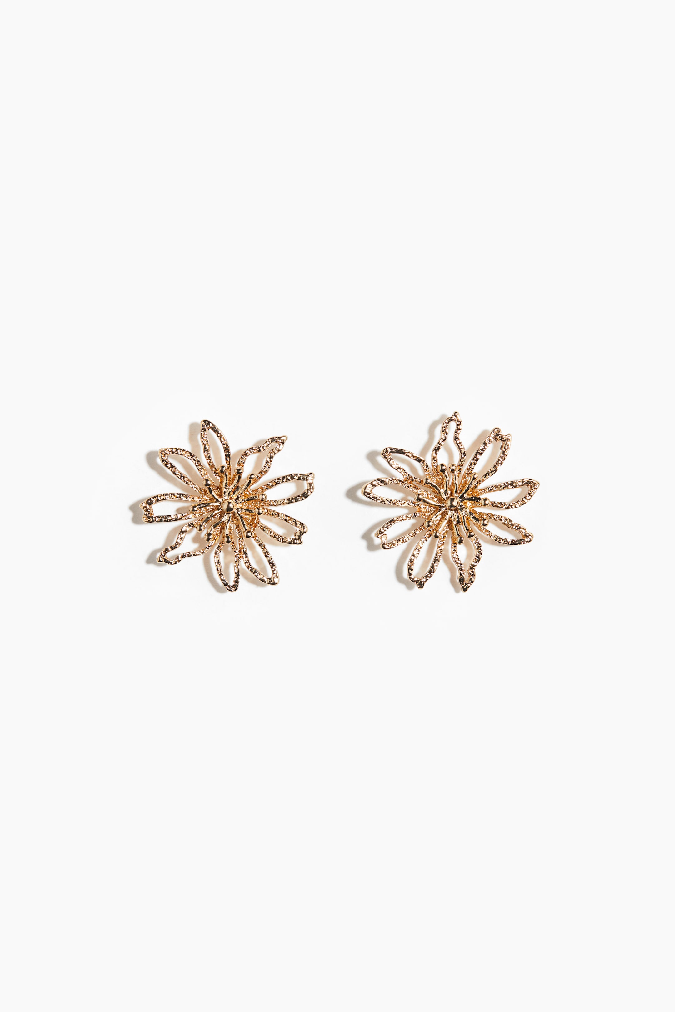 Flower-shaped stud earrings