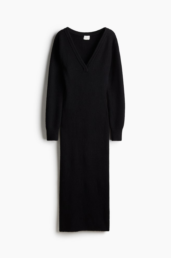 Geripptes Strickkleid - Schwarz/Cremefarben/Rot - 1