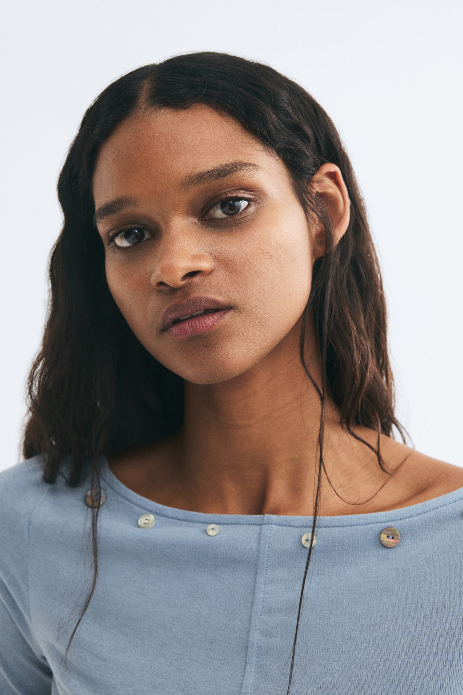 Женский топ H&M Button-Detail Boat-Neck Top, цвет: Светлый пыльный синий — фото 3