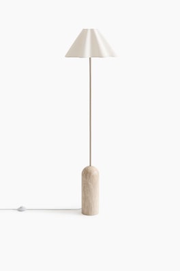 Golvlampa i marmorimitation