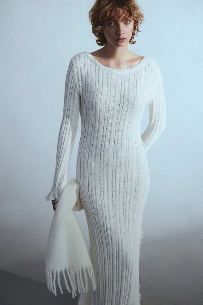 Ribbestrikket kjole med frynsekant - Cream - 6