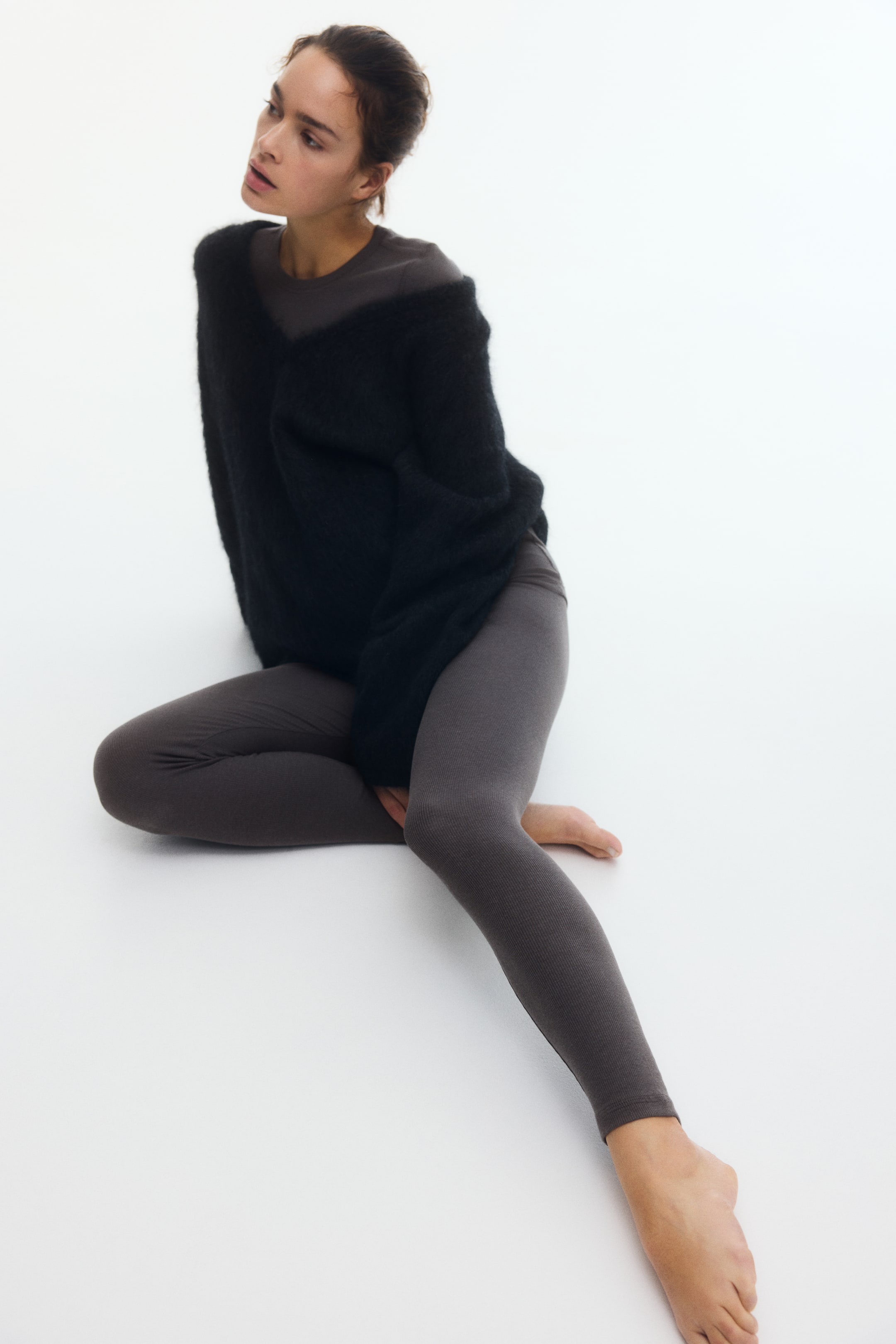 Visa större bild: MAMA 2-delat ribbat set - Mörkgrå - DAM | H&M FI 4