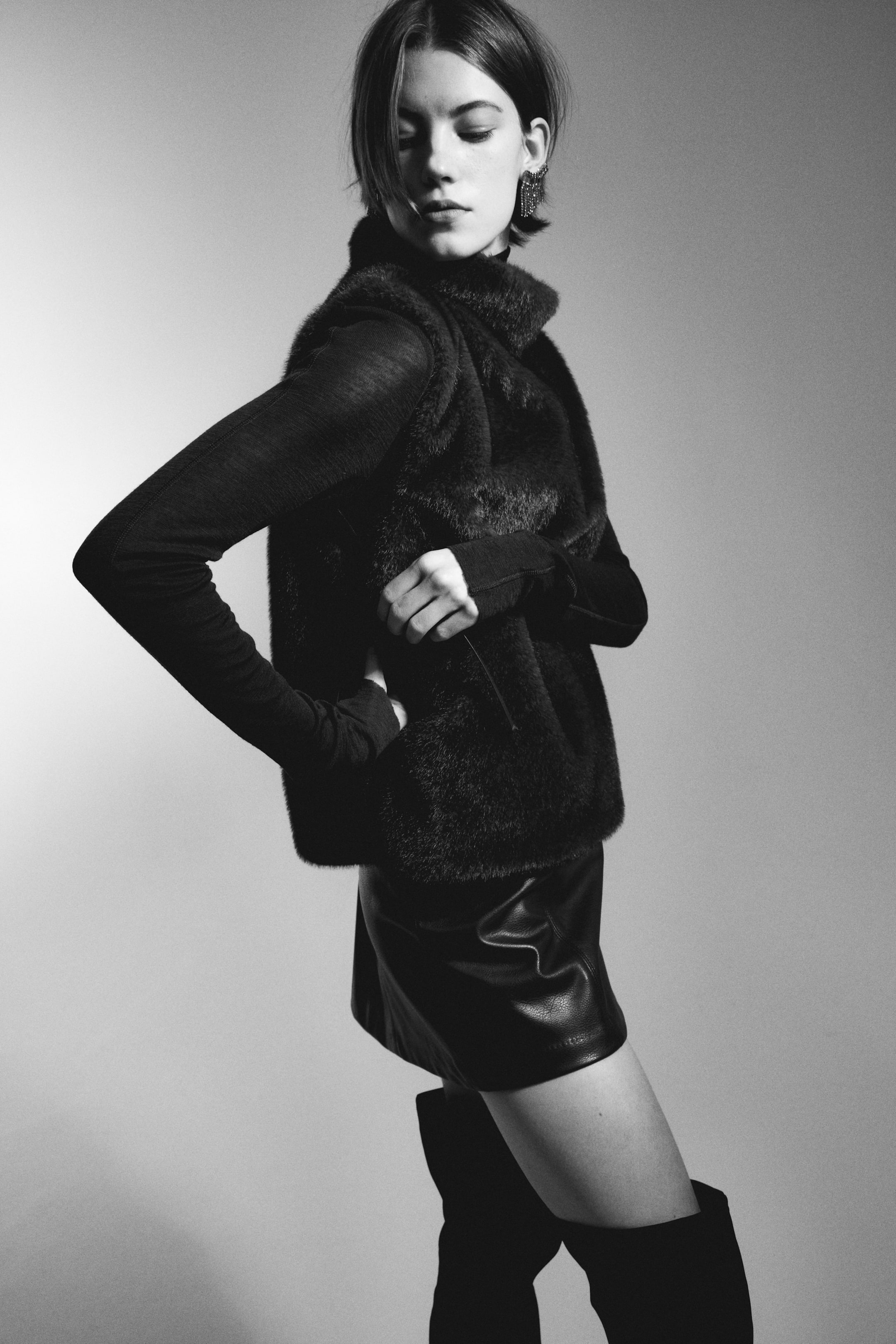 Nagyobb kép megtekintése: Magas nyakú ujjatlan felső - Sötétbarna - NŐI | H&M HU 3