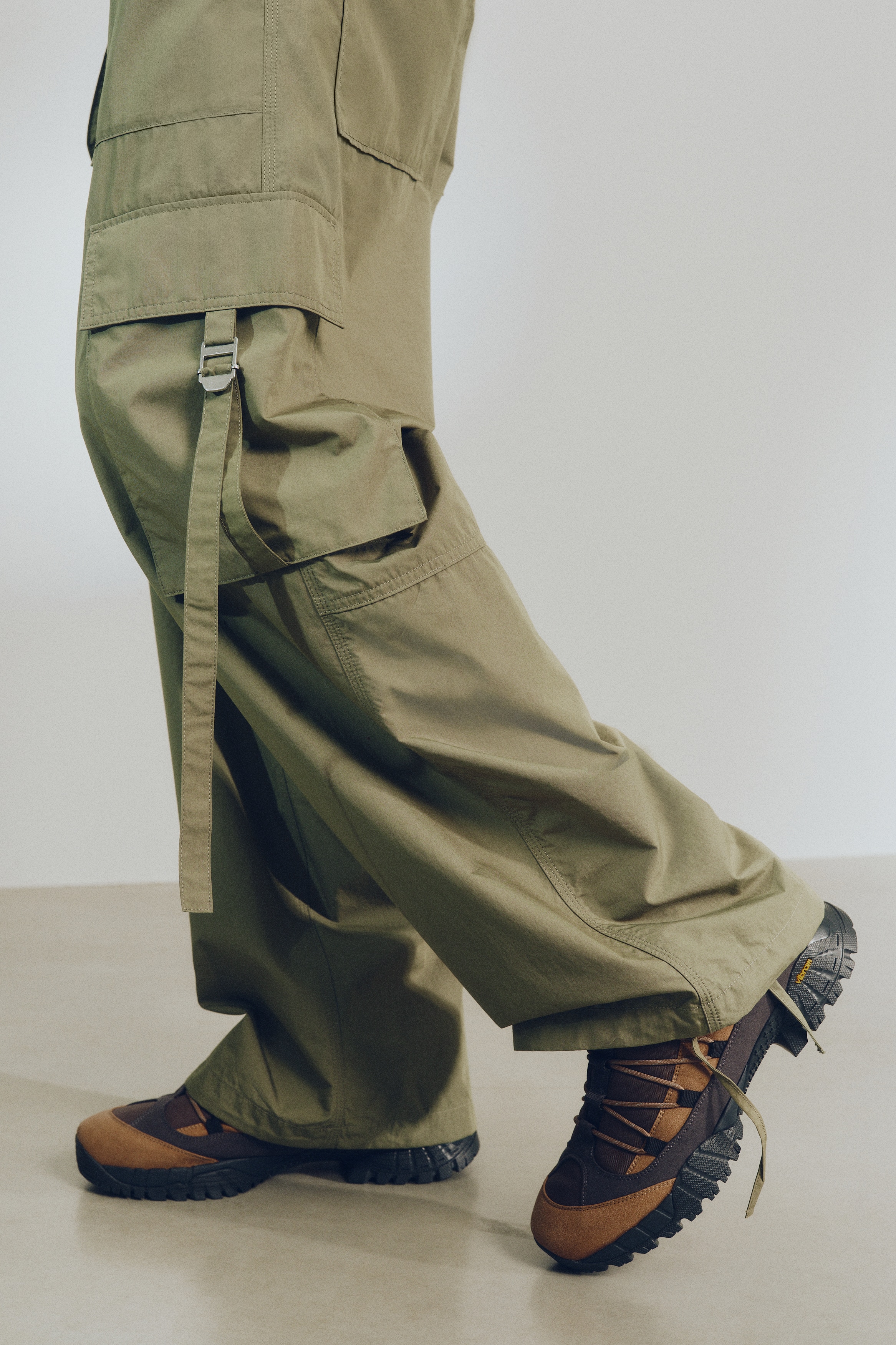メンズ 緑 カーゴパンツ | グリーン ワークパンツ 他 | H&M JP