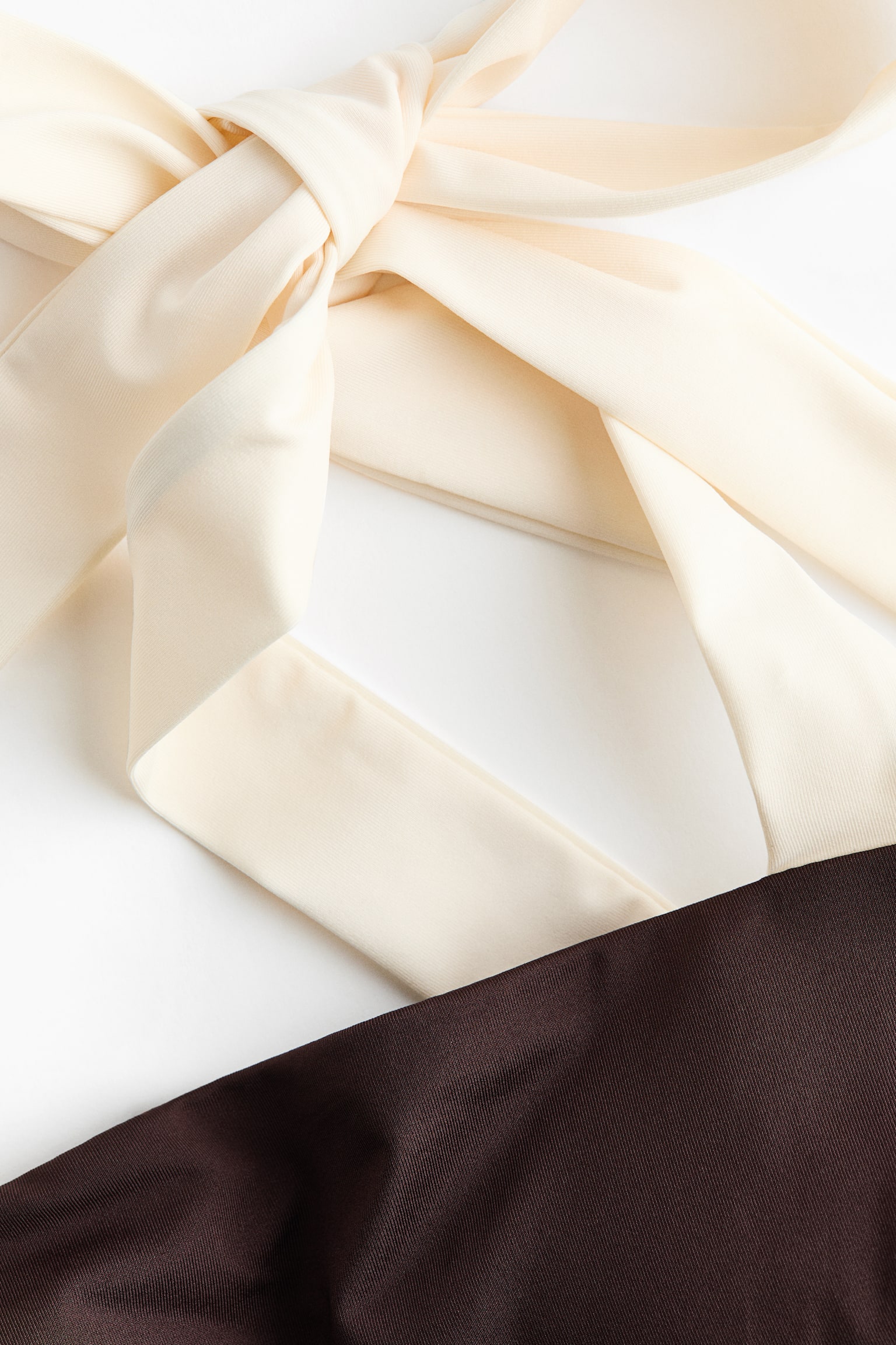 חזיית ביקיני מרופדת עם כתפיות נקשרות - חום כהה/קרם - 3