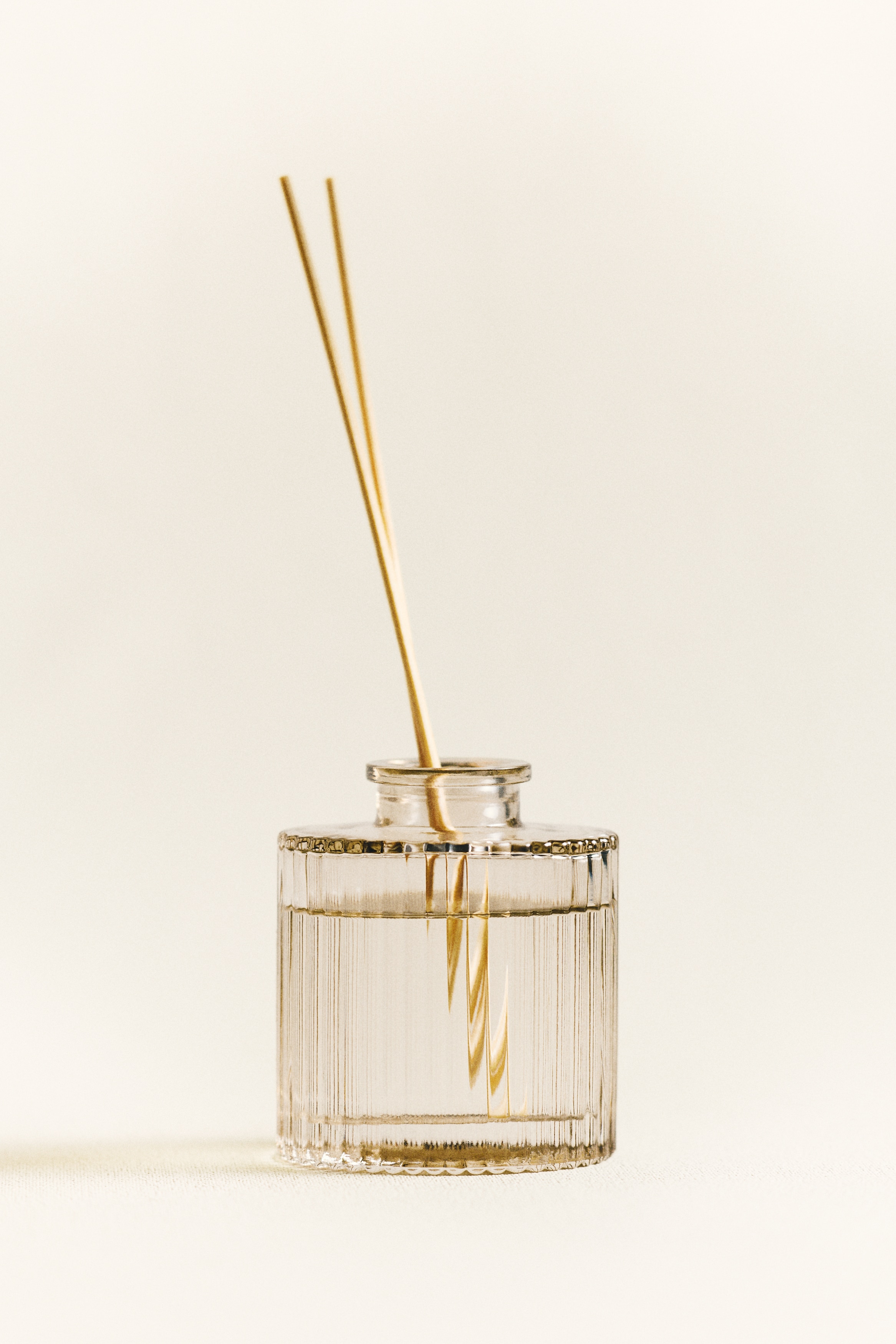 Reed Diffuser - Coco Colada/Fruity Cocktail/Green Basilicum/Rich Mahogany/White Peony/Transparent/gold-colored