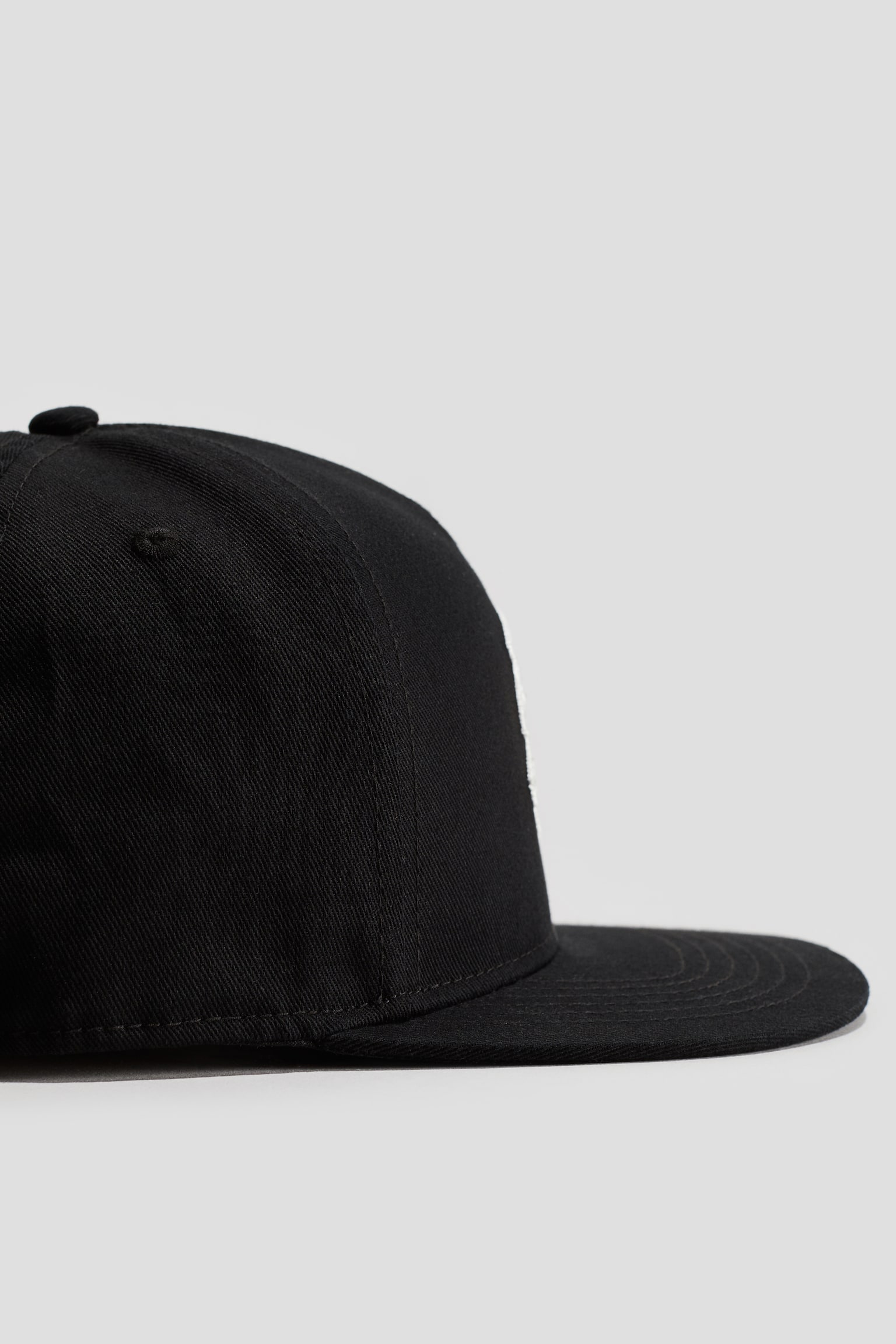 Embroidered-motif cotton twill cap - Black - 3