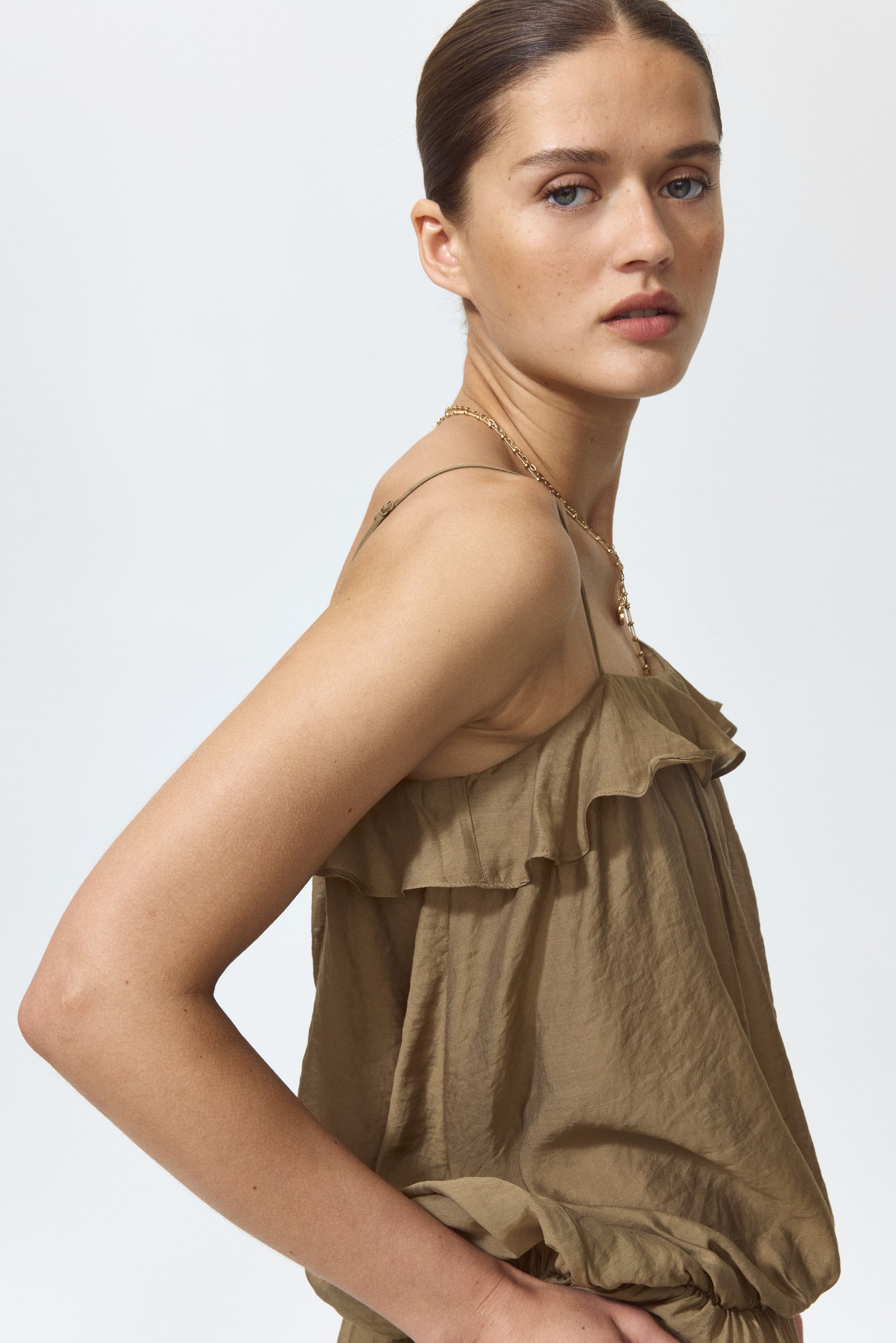 Robe asymétrique à volants