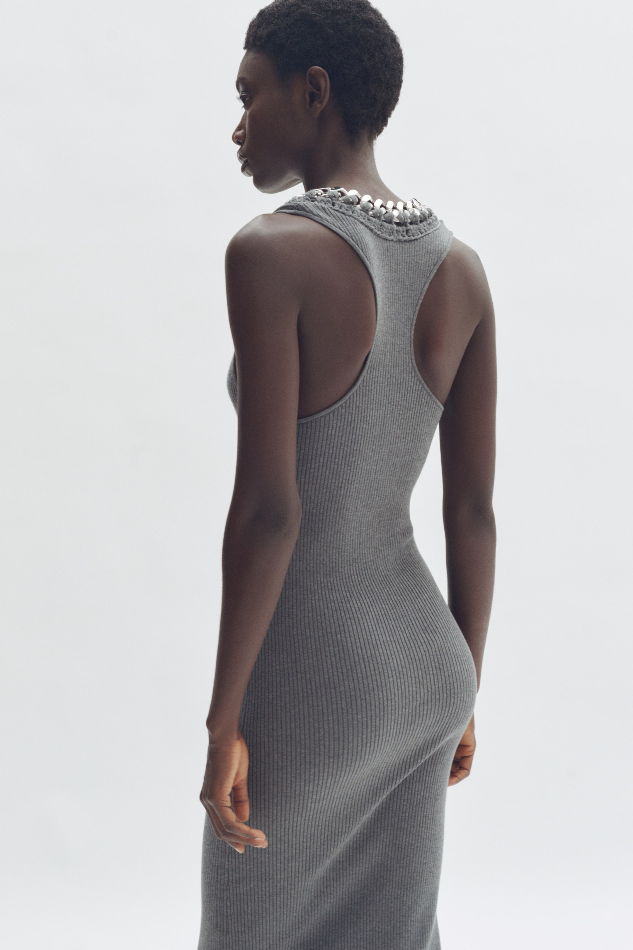 Robe côtelée avec chaîne