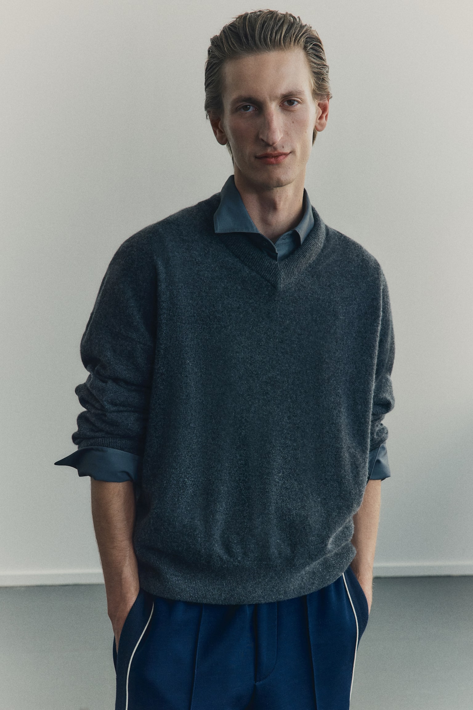 Kaszmirowy sweter Loose Fit - Ciemnoszary melanż/Beżowy - 3