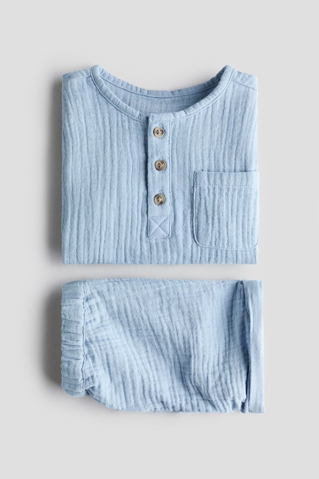 Zweiteiler mit Shirt und Shorts-Hellblau - 3