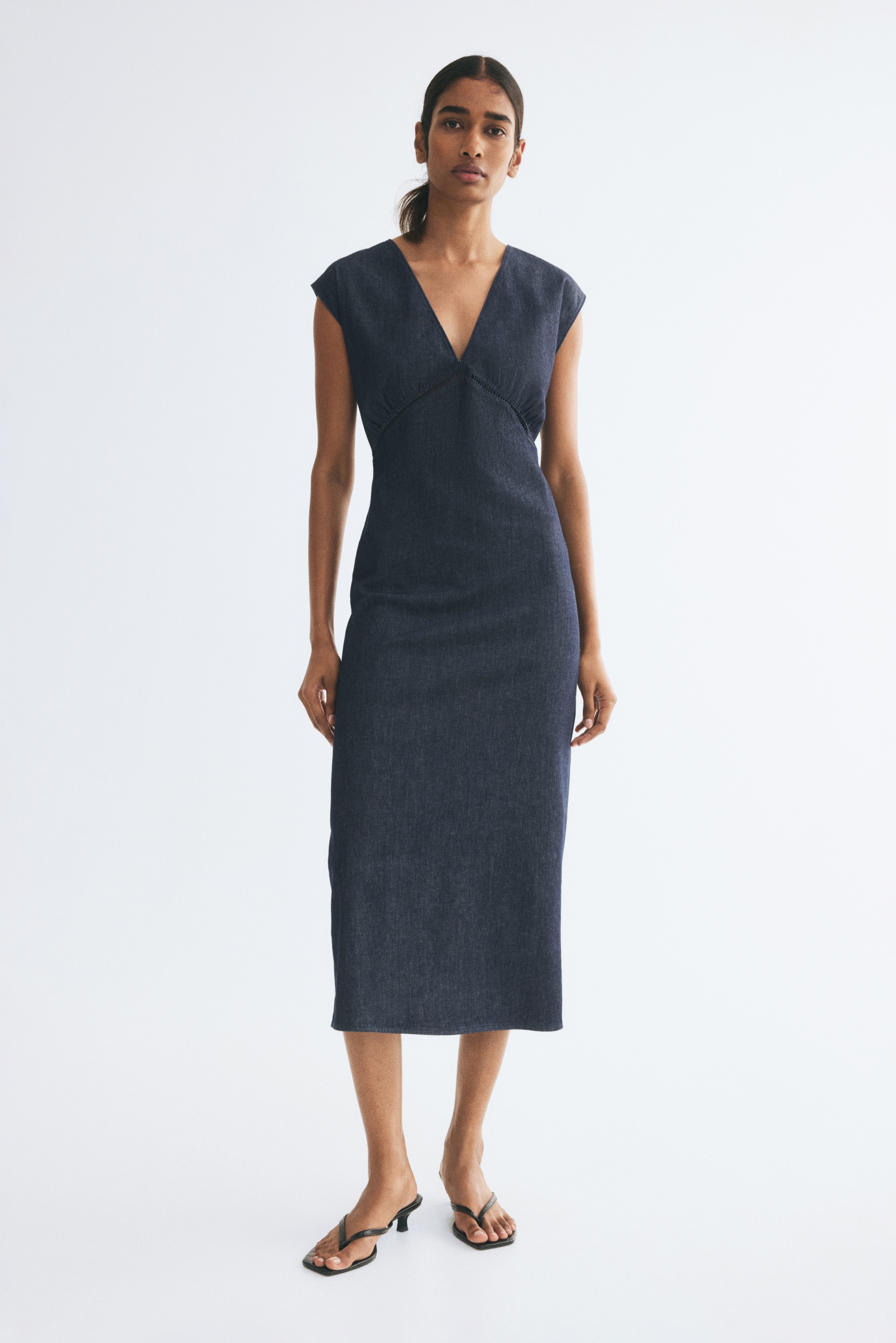 Denim midi dressModel
