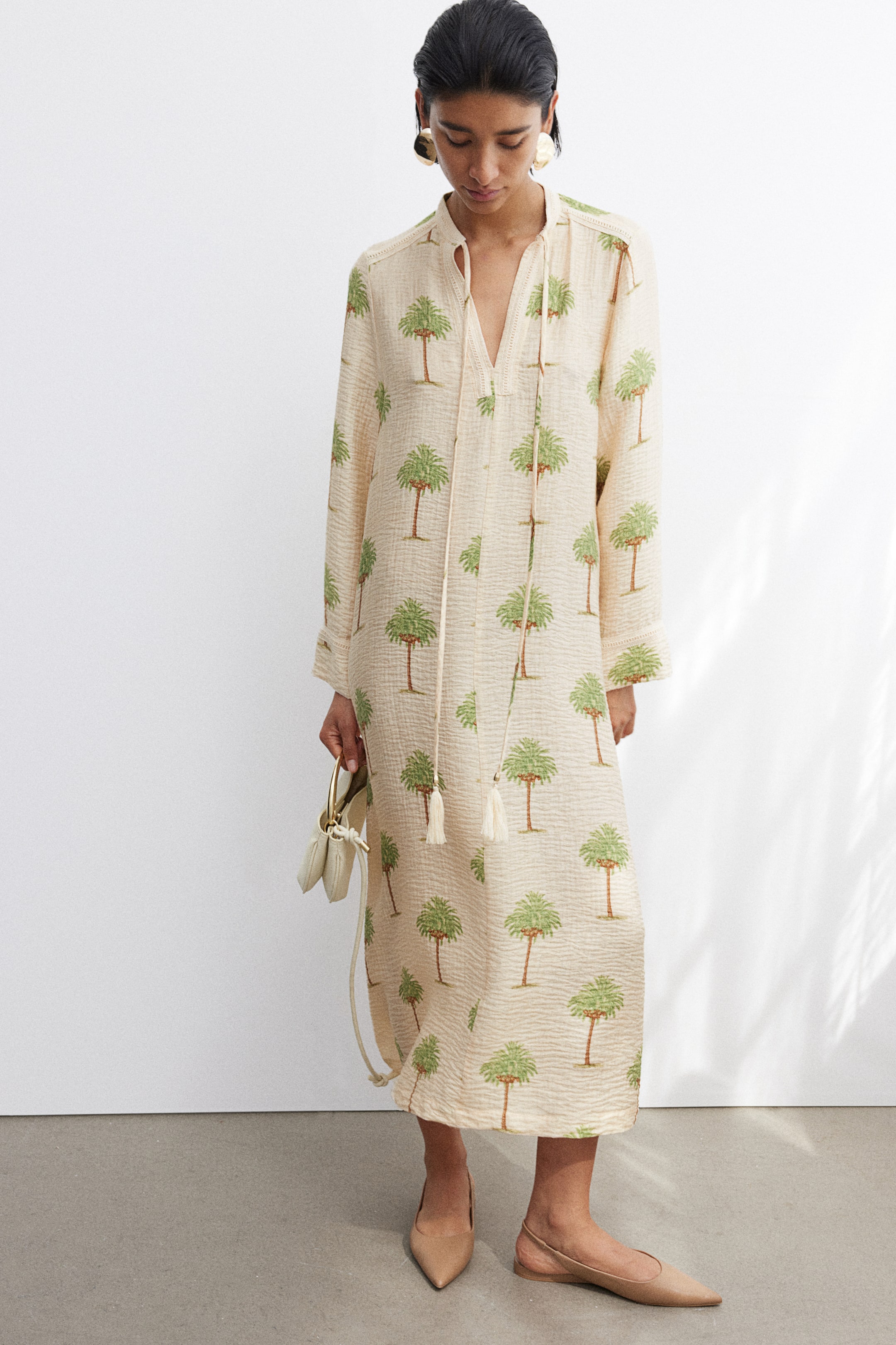 Tie-detail dress - V-neck - Long sleeve - Cream/Palm trees - Ladies | H ...