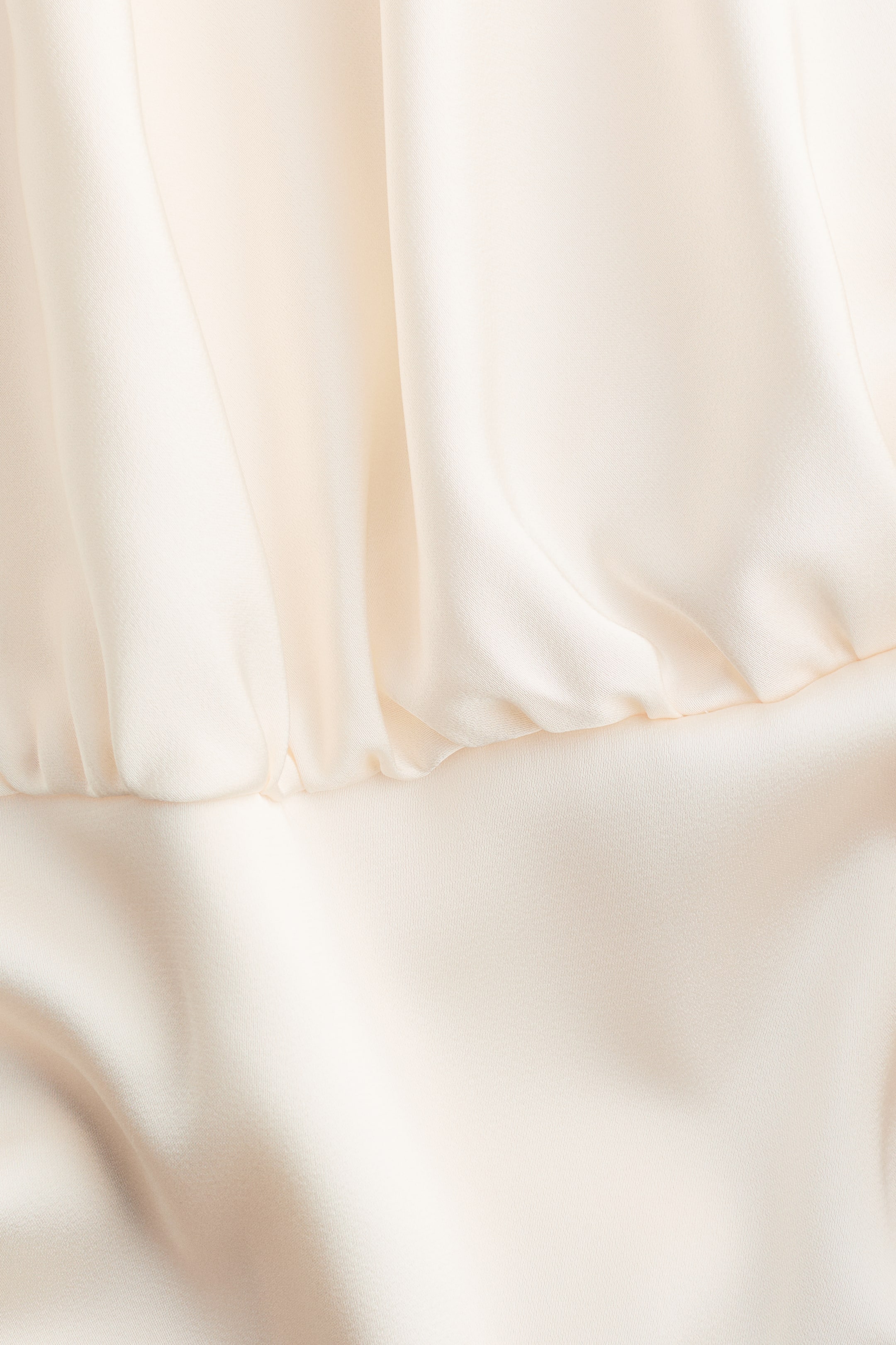 Blouse asymétrique en satin