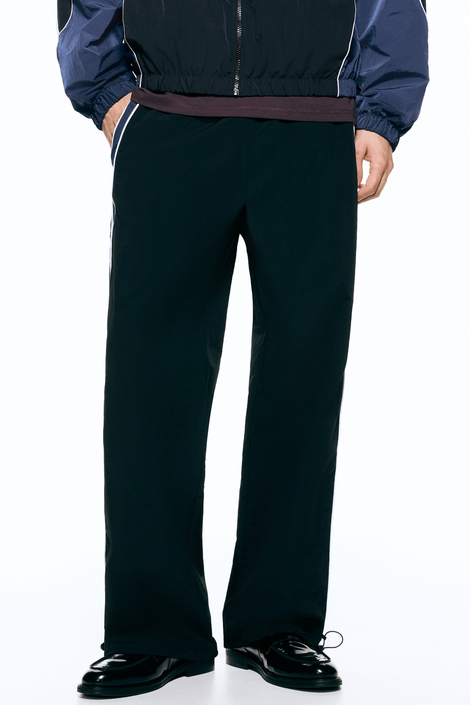 Мужские брюки H&M Loose-Fit Nylon Track Pants, цвет: Чёрный — фото 4