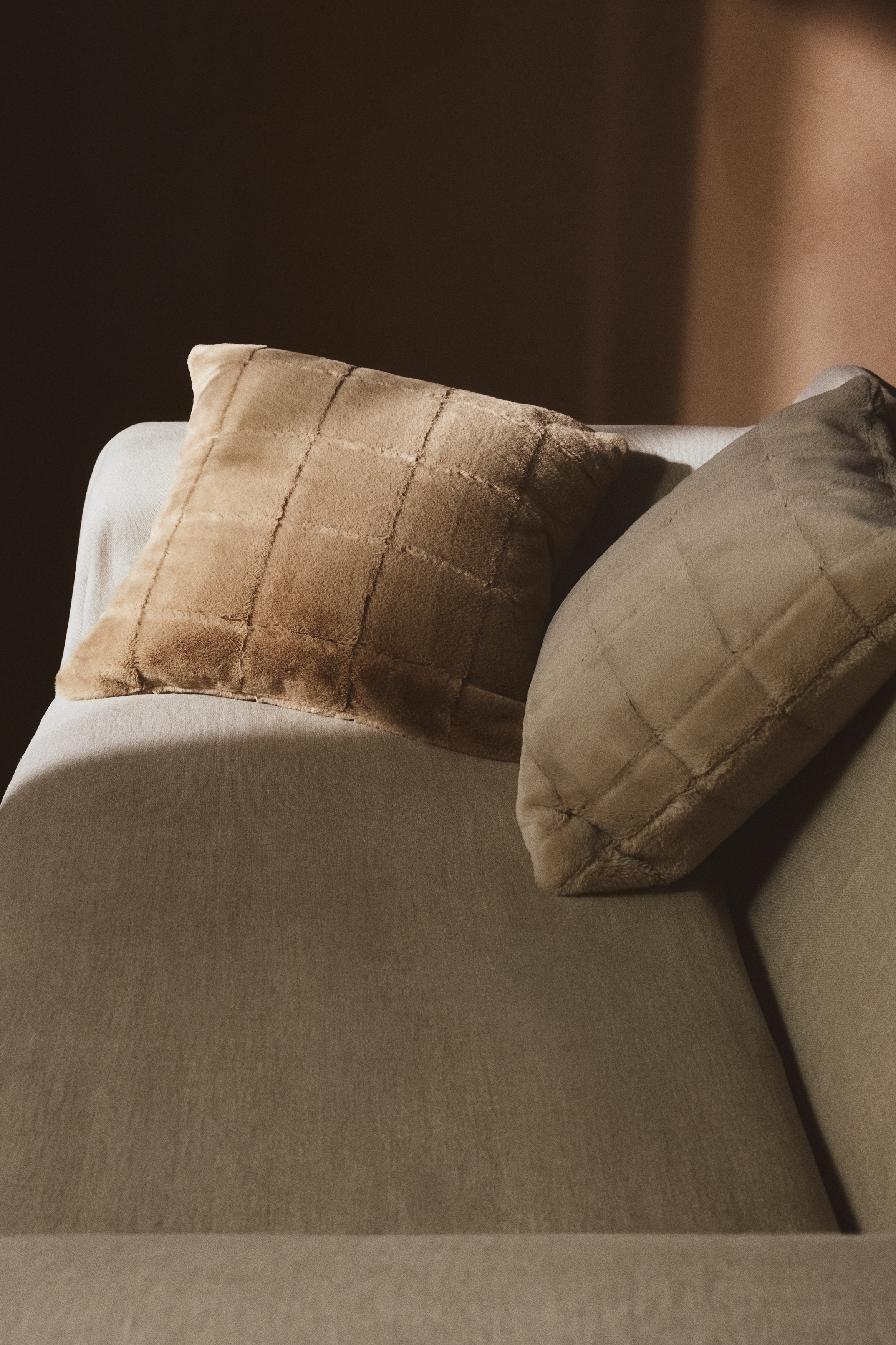 Fluffy Cushion Cover - Dark beige/Light beige