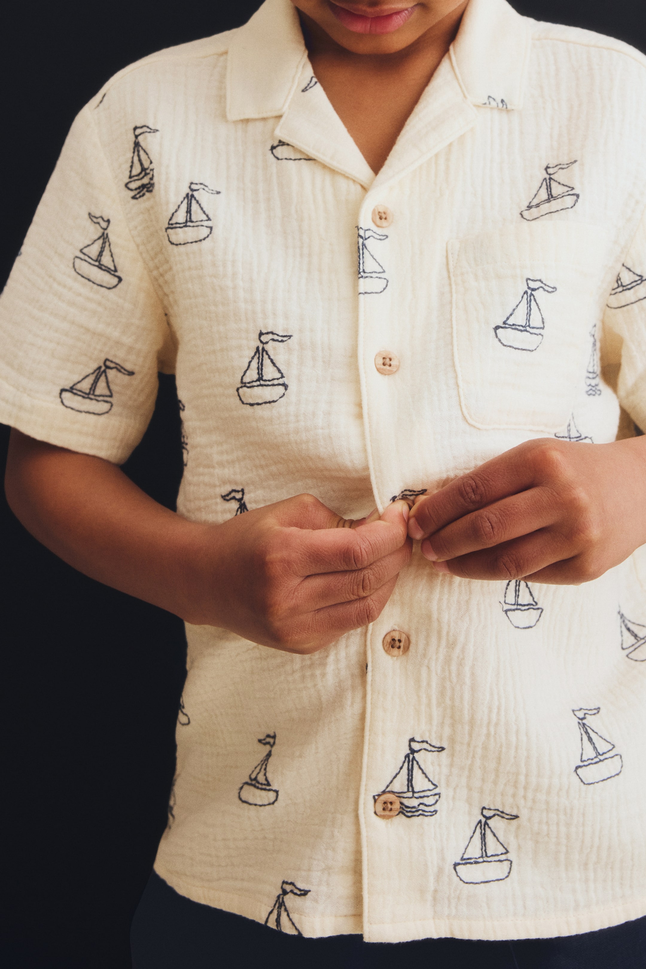 Chemise en coton avec motifs brodés